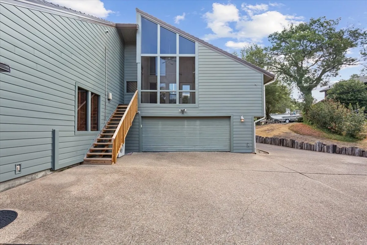 Single Family Residence For Sale in Mc Lennan County , 3724 Greenleaf Drive, Waco, Texas 76710, 3 Bedroom, 3 Bathroom, 3 Garage spaces, 3,719 Sqft, built in 1981, mls#21391060, Real Estate Agent in Waco, Homes For Sale in Mc Lennan county, Homes For Sale in Waco, Realtor in Waco Texas, Real Estate Brokerage Independent Realty Texas, Luminita Cordes Realtor