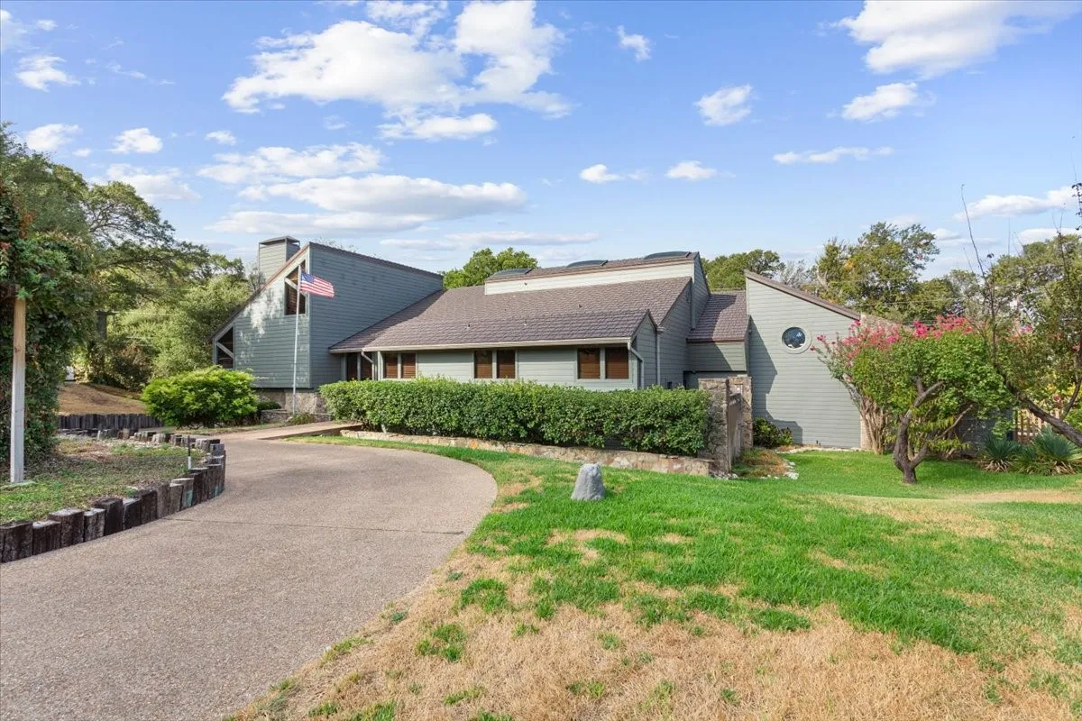 Single Family Residence For Sale in Mc Lennan County , 3724 Greenleaf Drive, Waco, Texas 76710, 3 Bedroom, 3 Bathroom, 3 Garage spaces, 3,719 Sqft, built in 1981, mls#21391060, Real Estate Agent in Waco, Homes For Sale in Mc Lennan county, Homes For Sale in Waco, Realtor in Waco Texas, Real Estate Brokerage Independent Realty Texas, Luminita Cordes Realtor