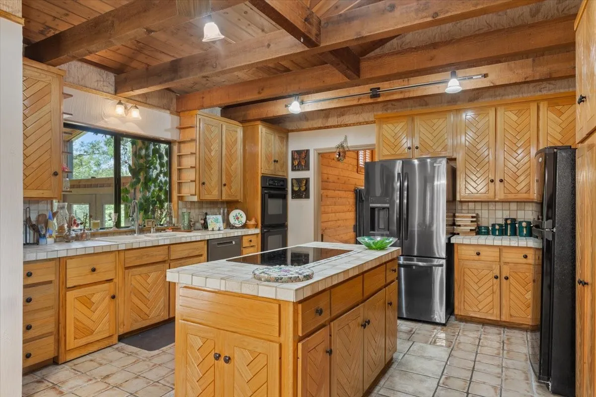 Single Family Residence For Sale in Mc Lennan County , 3724 Greenleaf Drive, Waco, Texas 76710, 3 Bedroom, 3 Bathroom, 3 Garage spaces, 3,719 Sqft, built in 1981, mls#21391060, Real Estate Agent in Waco, Homes For Sale in Mc Lennan county, Homes For Sale in Waco, Realtor in Waco Texas, Real Estate Brokerage Independent Realty Texas, Luminita Cordes Realtor