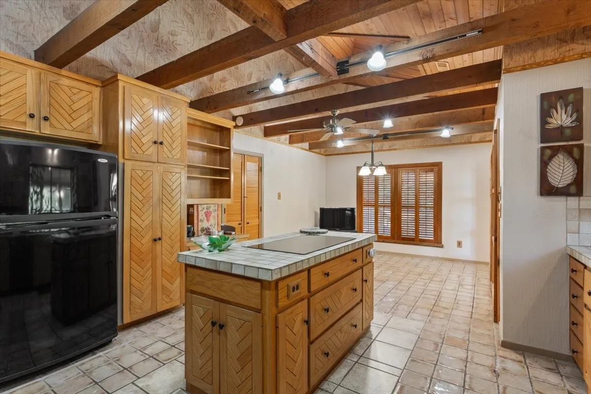 Single Family Residence For Sale in Mc Lennan County , 3724 Greenleaf Drive, Waco, Texas 76710, 3 Bedroom, 3 Bathroom, 3 Garage spaces, 3,719 Sqft, built in 1981, mls#21391060, Real Estate Agent in Waco, Homes For Sale in Mc Lennan county, Homes For Sale in Waco, Realtor in Waco Texas, Real Estate Brokerage Independent Realty Texas, Luminita Cordes Realtor