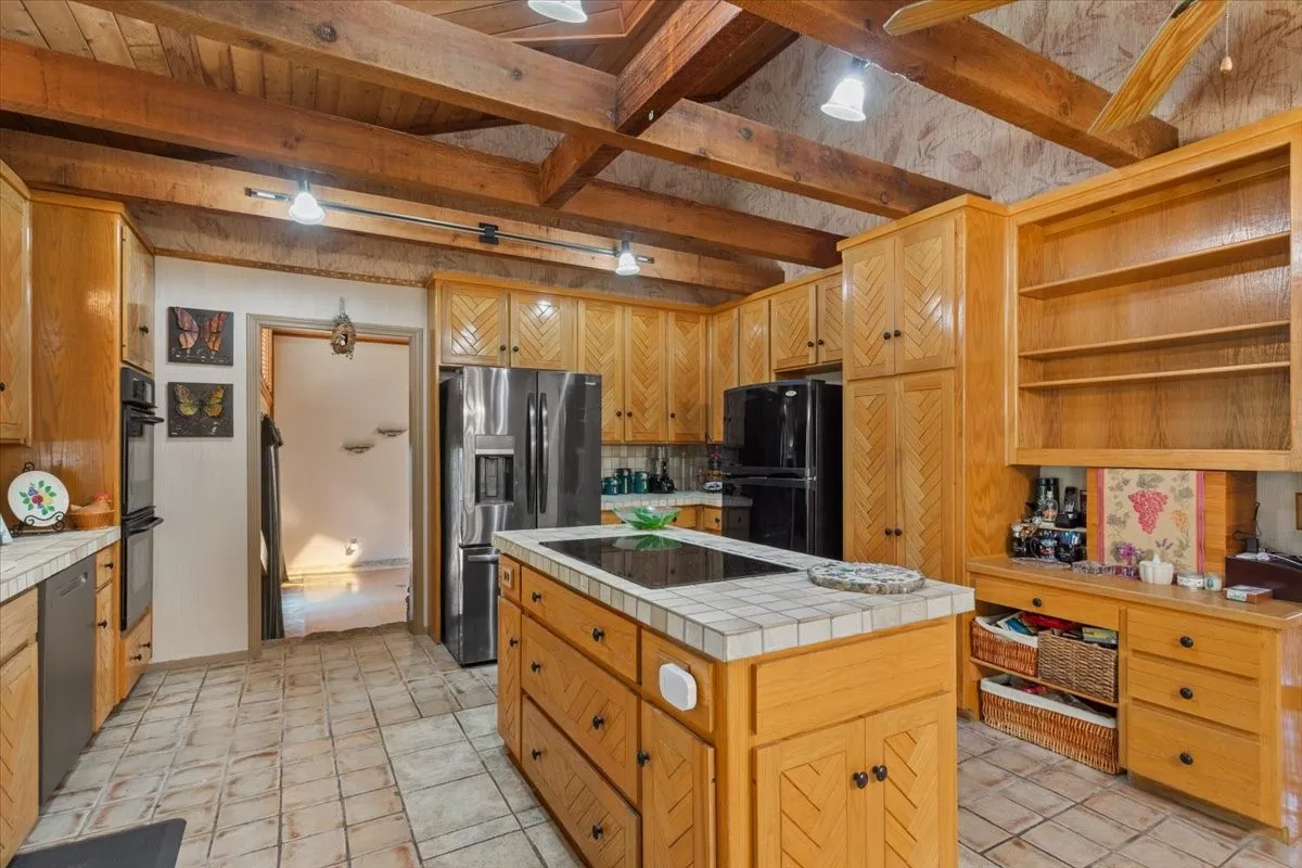 Single Family Residence For Sale in Mc Lennan County , 3724 Greenleaf Drive, Waco, Texas 76710, 3 Bedroom, 3 Bathroom, 3 Garage spaces, 3,719 Sqft, built in 1981, mls#21391060, Real Estate Agent in Waco, Homes For Sale in Mc Lennan county, Homes For Sale in Waco, Realtor in Waco Texas, Real Estate Brokerage Independent Realty Texas, Luminita Cordes Realtor