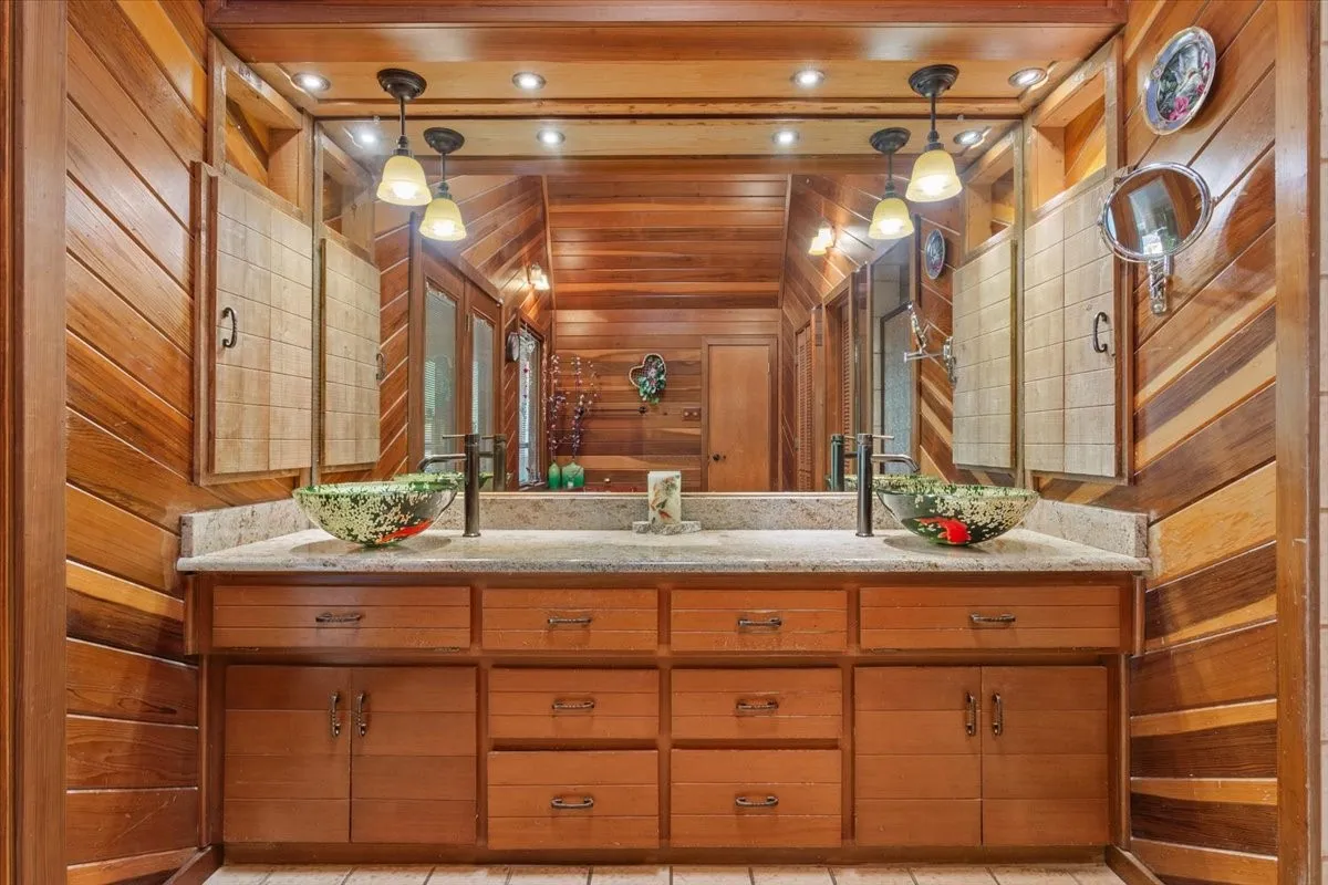 Single Family Residence For Sale in Mc Lennan County , 3724 Greenleaf Drive, Waco, Texas 76710, 3 Bedroom, 3 Bathroom, 3 Garage spaces, 3,719 Sqft, built in 1981, mls#21391060, Real Estate Agent in Waco, Homes For Sale in Mc Lennan county, Homes For Sale in Waco, Realtor in Waco Texas, Real Estate Brokerage Independent Realty Texas, Luminita Cordes Realtor