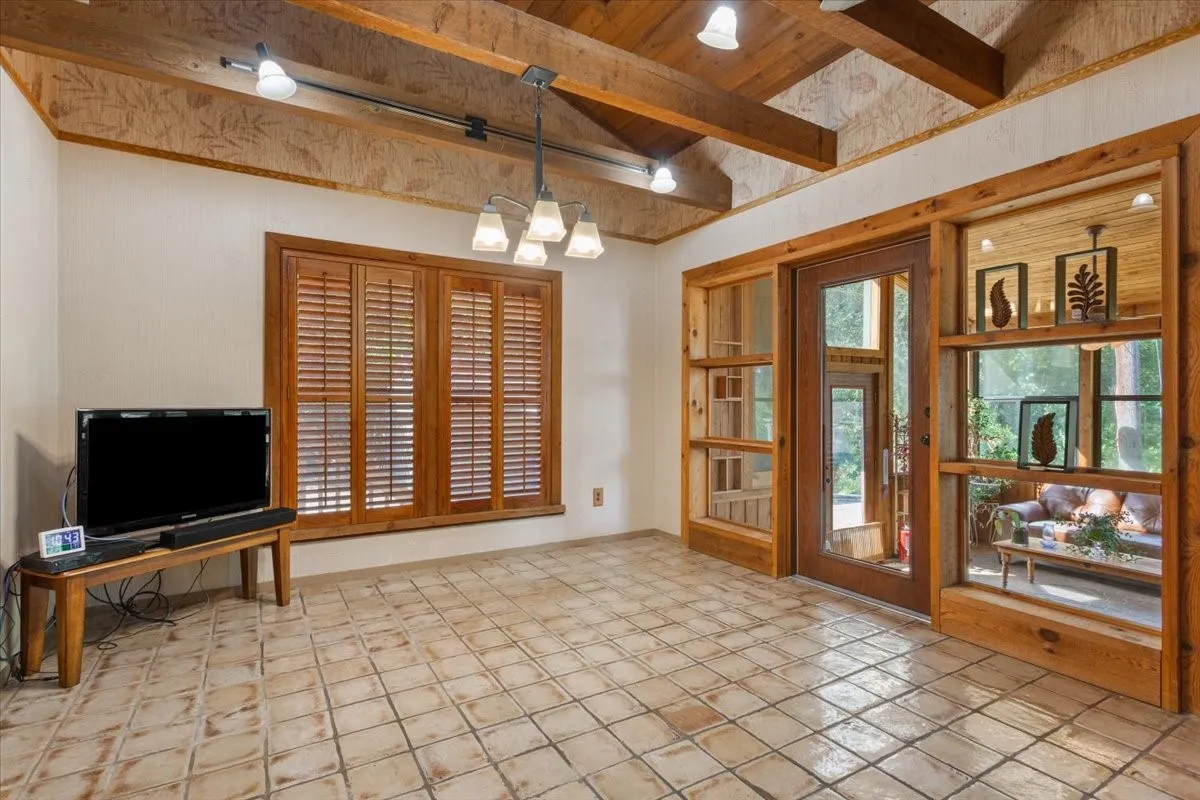 Single Family Residence For Sale in Mc Lennan County , 3724 Greenleaf Drive, Waco, Texas 76710, 3 Bedroom, 3 Bathroom, 3 Garage spaces, 3,719 Sqft, built in 1981, mls#21391060, Real Estate Agent in Waco, Homes For Sale in Mc Lennan county, Homes For Sale in Waco, Realtor in Waco Texas, Real Estate Brokerage Independent Realty Texas, Luminita Cordes Realtor