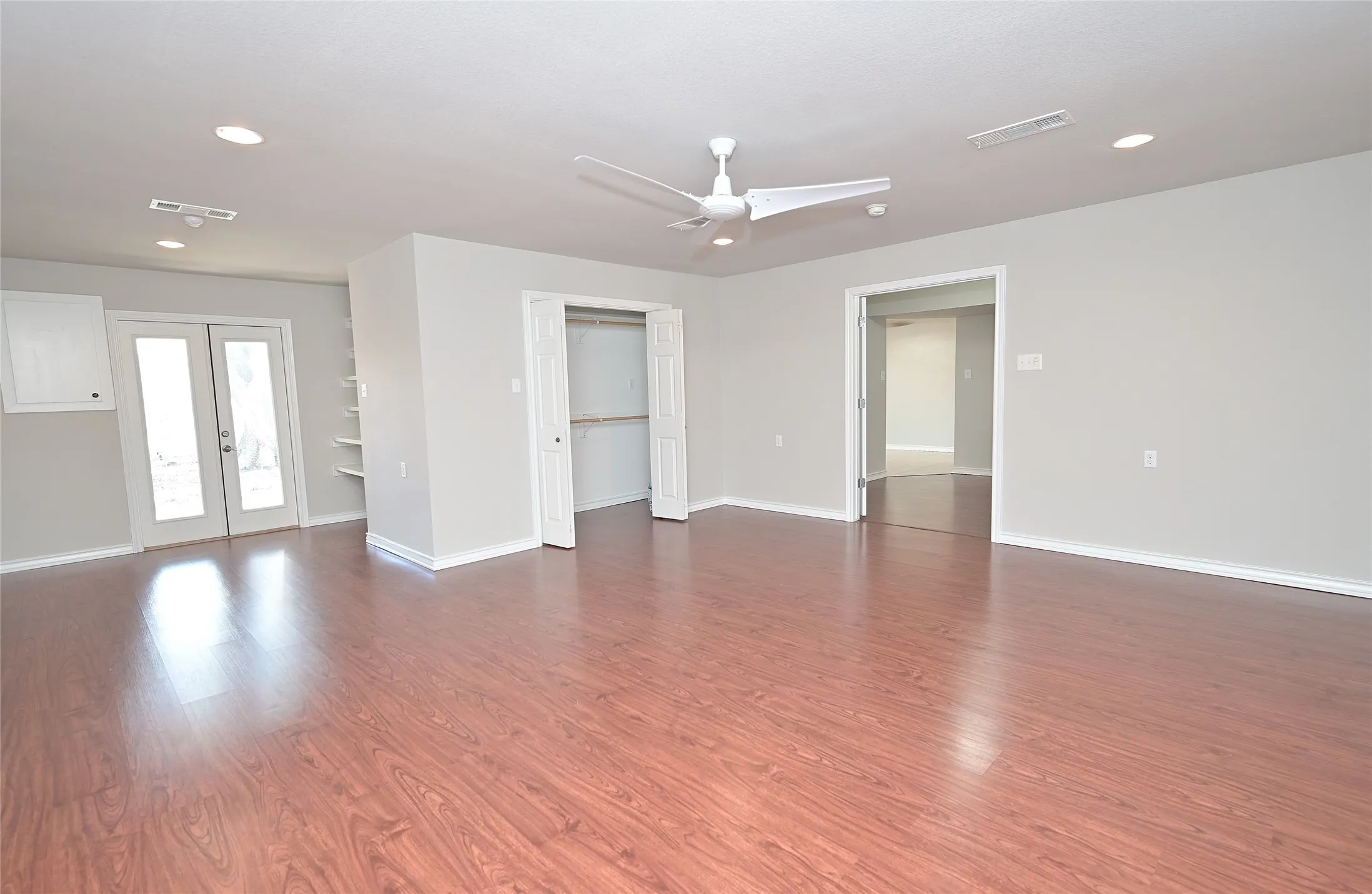 Single Family Residence For Sale in Tarrant County , 4649 Misty Ridge Drive, Fort Worth, Texas 76137, 3 Bedroom, 2 Bathroom, 2 Garage spaces, 1,922 Sqft, built in 1986, mls#21367451, Real Estate Agent in Fort Worth, Homes For Sale in Tarrant county, Homes For Sale in Fort Worth, Realtor in Fort Worth Texas, Real Estate Brokerage Independent Realty Texas, Luminita Cordes Realtor