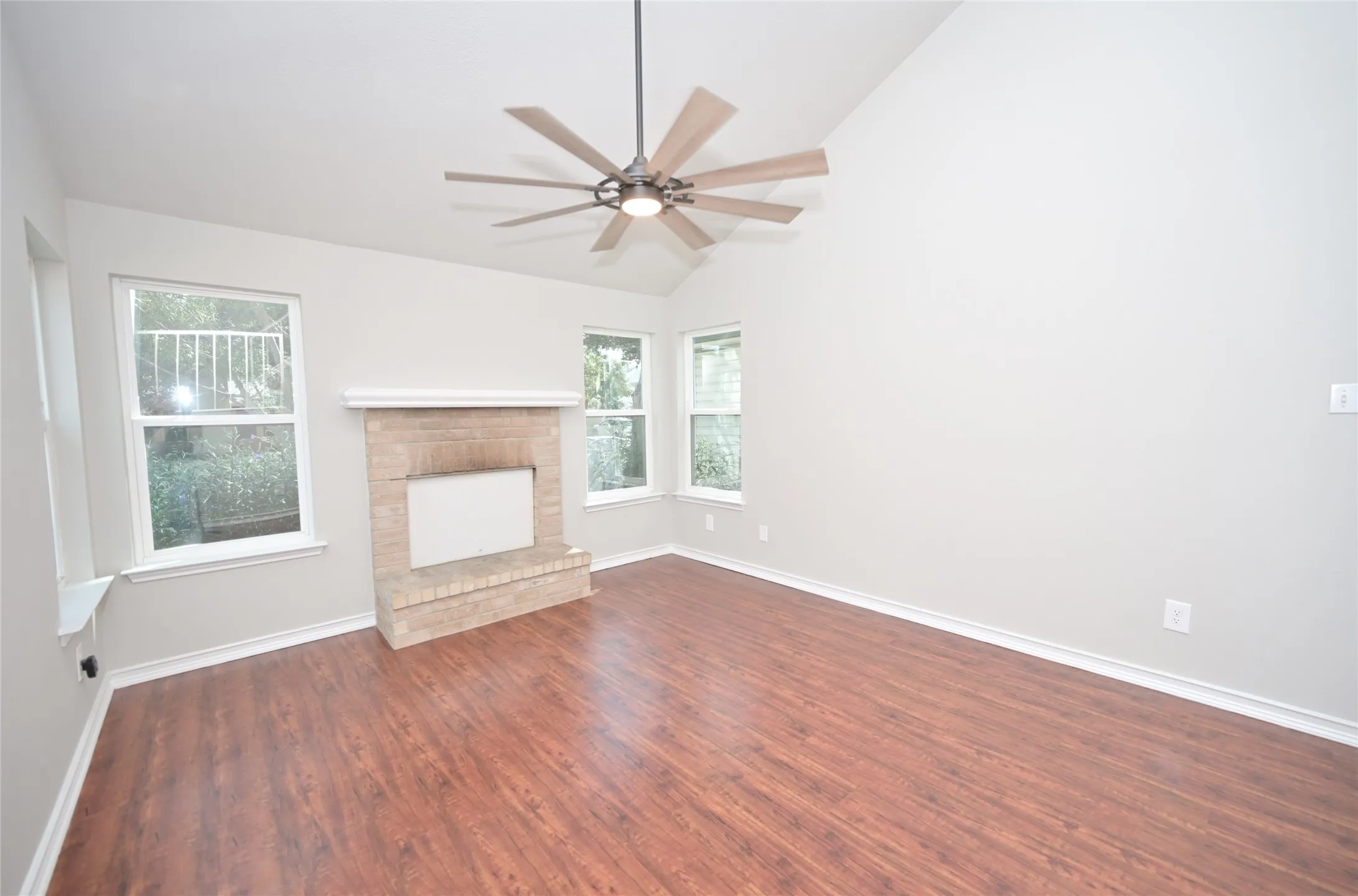 Single Family Residence For Sale in Tarrant County , 4649 Misty Ridge Drive, Fort Worth, Texas 76137, 3 Bedroom, 2 Bathroom, 2 Garage spaces, 1,922 Sqft, built in 1986, mls#21367451, Real Estate Agent in Fort Worth, Homes For Sale in Tarrant county, Homes For Sale in Fort Worth, Realtor in Fort Worth Texas, Real Estate Brokerage Independent Realty Texas, Luminita Cordes Realtor