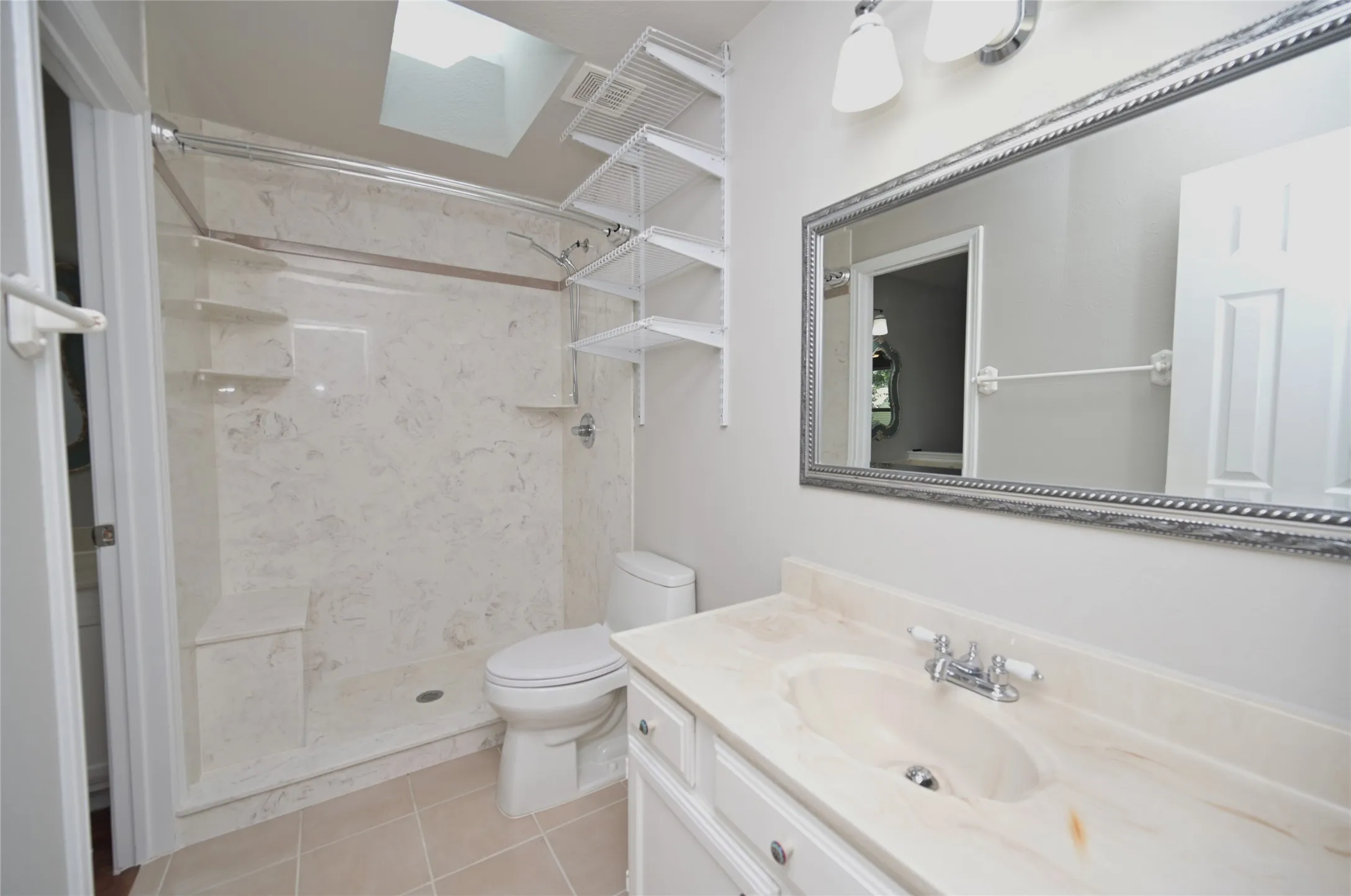 Single Family Residence For Sale in Tarrant County , 4649 Misty Ridge Drive, Fort Worth, Texas 76137, 3 Bedroom, 2 Bathroom, 2 Garage spaces, 1,922 Sqft, built in 1986, mls#21367451, Real Estate Agent in Fort Worth, Homes For Sale in Tarrant county, Homes For Sale in Fort Worth, Realtor in Fort Worth Texas, Real Estate Brokerage Independent Realty Texas, Luminita Cordes Realtor