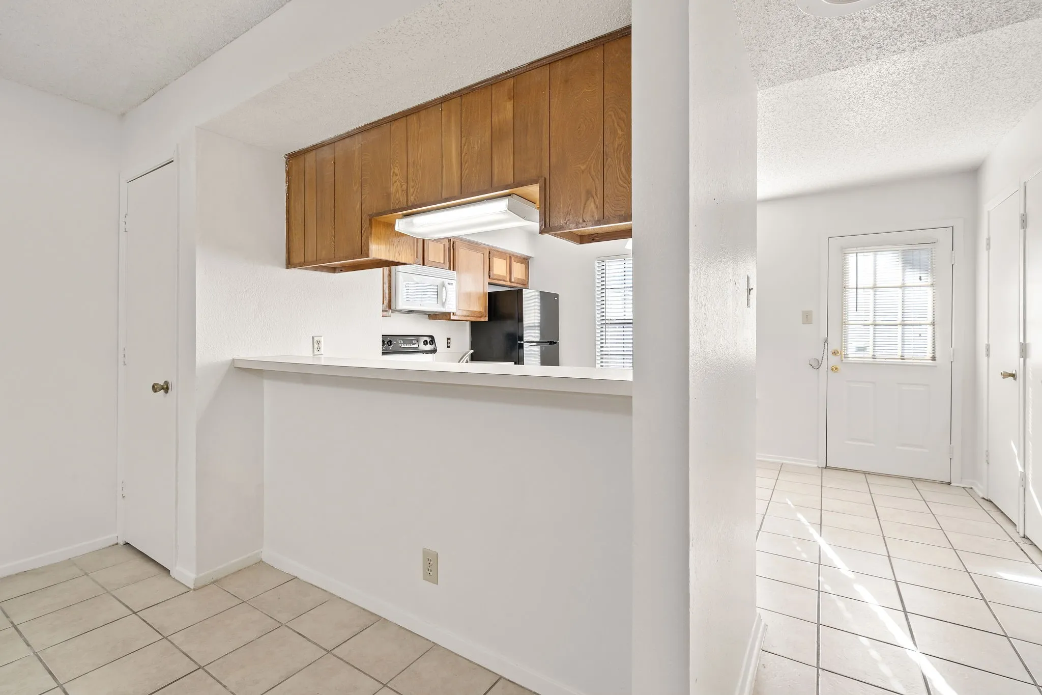 Condominium For Rent in Denton County , 929 W Hickory Street A2, Denton, Texas 76201, 2 Bedroom, 3 Bathroom, Garage spaces, 1,047 Sqft, built in 1985, mls#21366415, Real Estate Agent in Denton, Homes For Rent in Denton county, Homes For Rent in Denton, Realtor in Denton Texas, Real Estate Brokerage Independent Realty Texas, Luminita Cordes Realtor