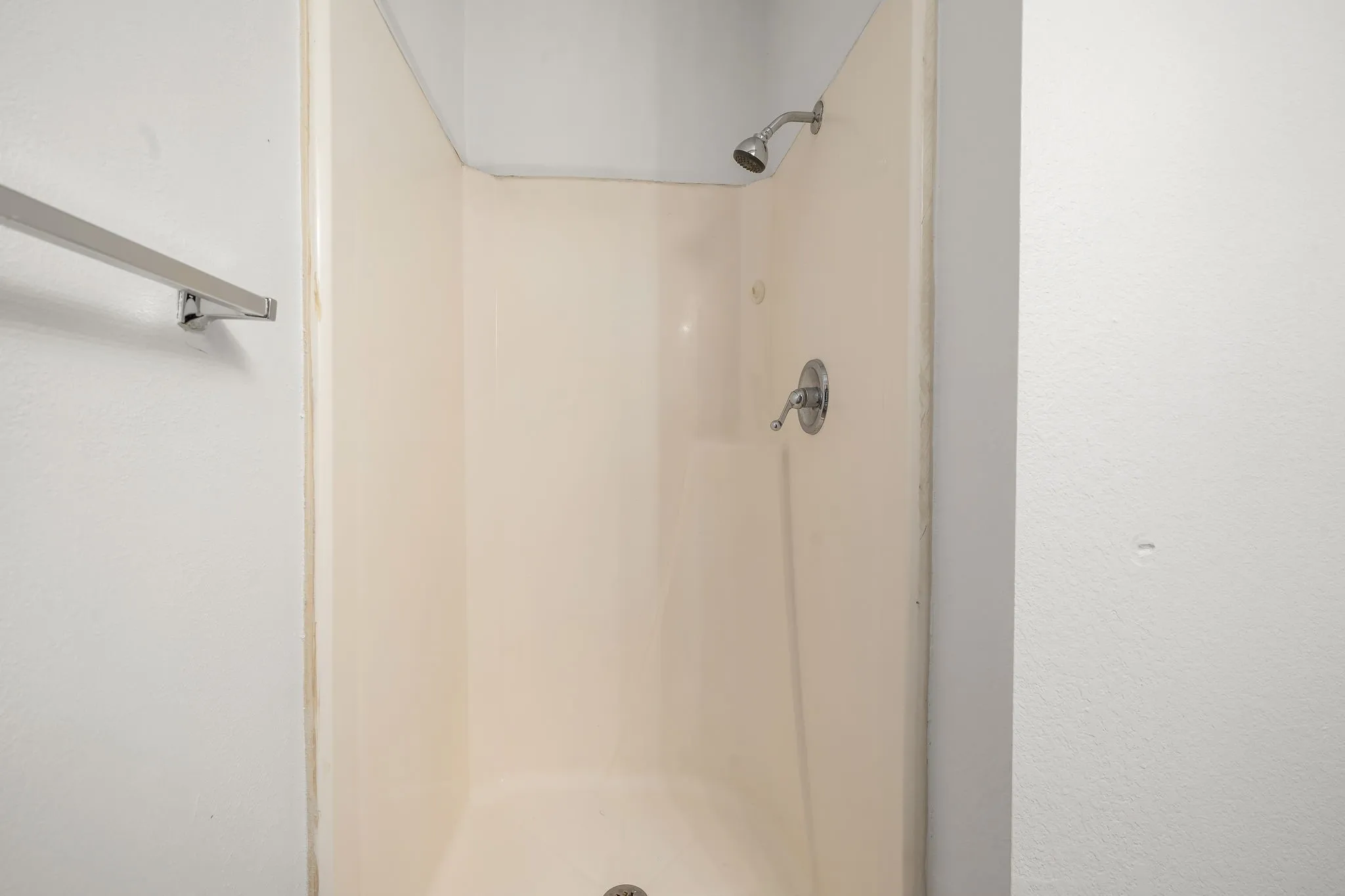 Condominium For Rent in Denton County , 929 W Hickory Street A2, Denton, Texas 76201, 2 Bedroom, 3 Bathroom, Garage spaces, 1,047 Sqft, built in 1985, mls#21366415, Real Estate Agent in Denton, Homes For Rent in Denton county, Homes For Rent in Denton, Realtor in Denton Texas, Real Estate Brokerage Independent Realty Texas, Luminita Cordes Realtor