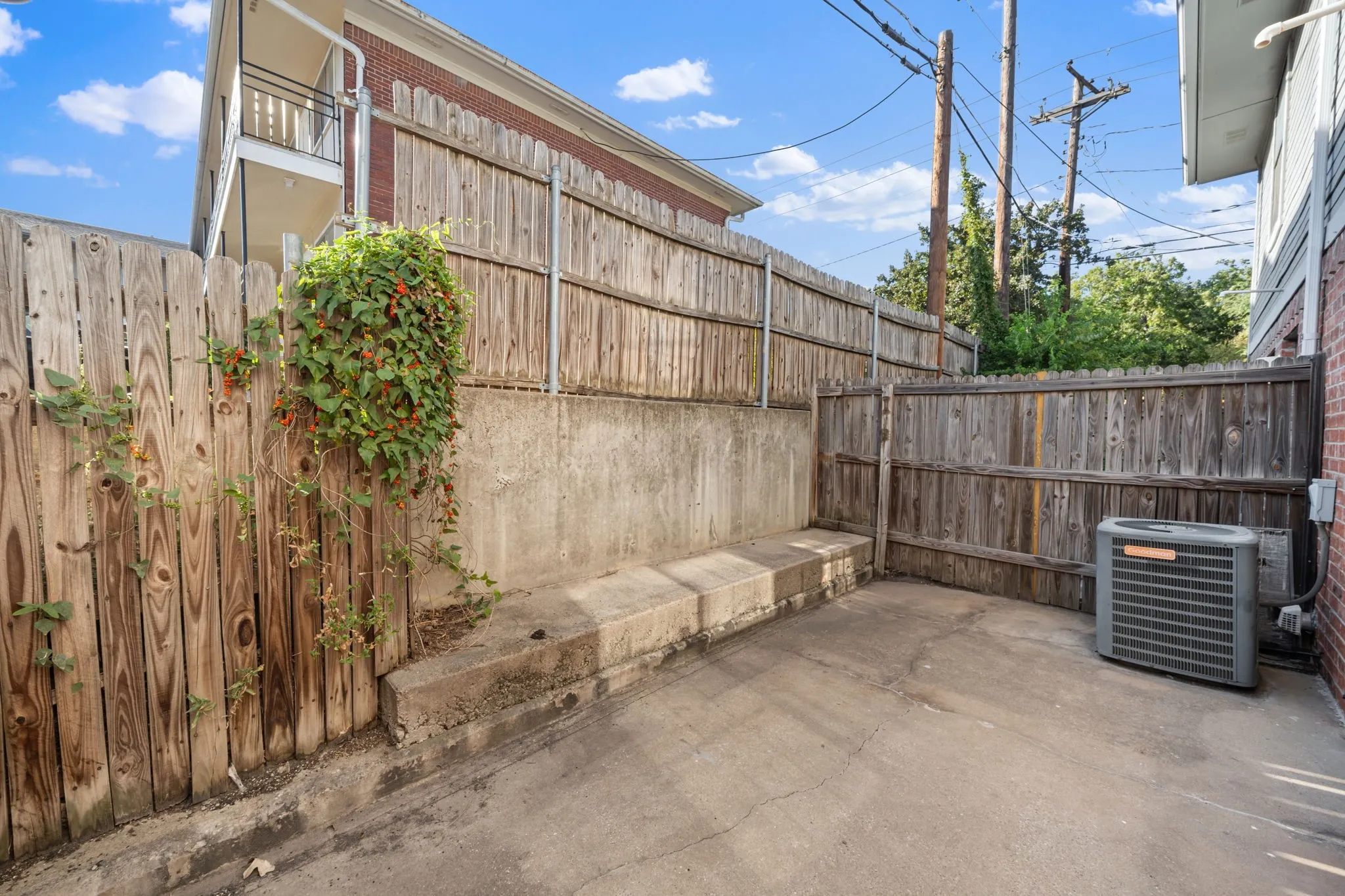 Condominium For Rent in Denton County , 929 W Hickory Street A2, Denton, Texas 76201, 2 Bedroom, 3 Bathroom, Garage spaces, 1,047 Sqft, built in 1985, mls#21366415, Real Estate Agent in Denton, Homes For Rent in Denton county, Homes For Rent in Denton, Realtor in Denton Texas, Real Estate Brokerage Independent Realty Texas, Luminita Cordes Realtor