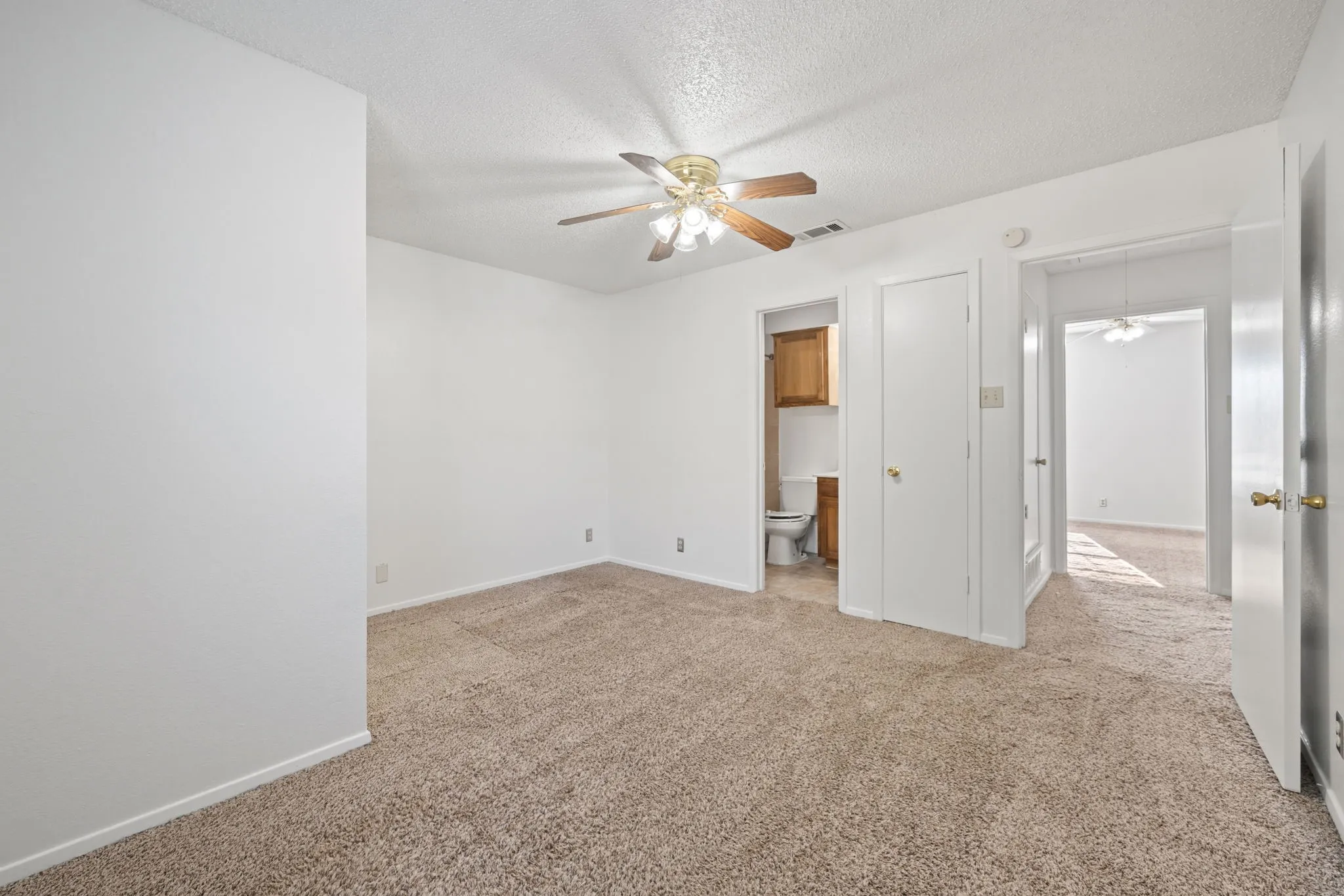 Condominium For Rent in Denton County , 929 W Hickory Street A2, Denton, Texas 76201, 2 Bedroom, 3 Bathroom, Garage spaces, 1,047 Sqft, built in 1985, mls#21366415, Real Estate Agent in Denton, Homes For Rent in Denton county, Homes For Rent in Denton, Realtor in Denton Texas, Real Estate Brokerage Independent Realty Texas, Luminita Cordes Realtor