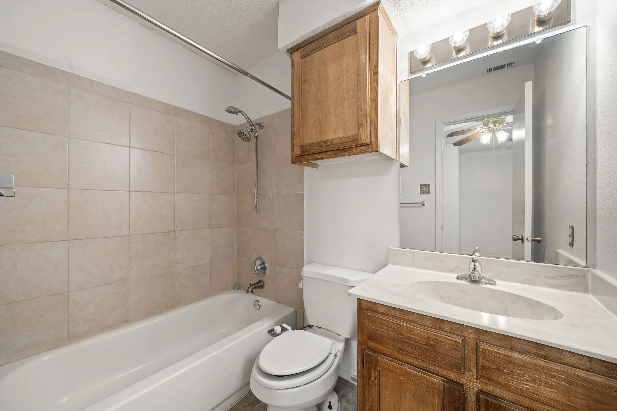 Condominium For Rent in Denton County , 929 W Hickory Street A2, Denton, Texas 76201, 2 Bedroom, 3 Bathroom, Garage spaces, 1,047 Sqft, built in 1985, mls#21366415, Real Estate Agent in Denton, Homes For Rent in Denton county, Homes For Rent in Denton, Realtor in Denton Texas, Real Estate Brokerage Independent Realty Texas, Luminita Cordes Realtor