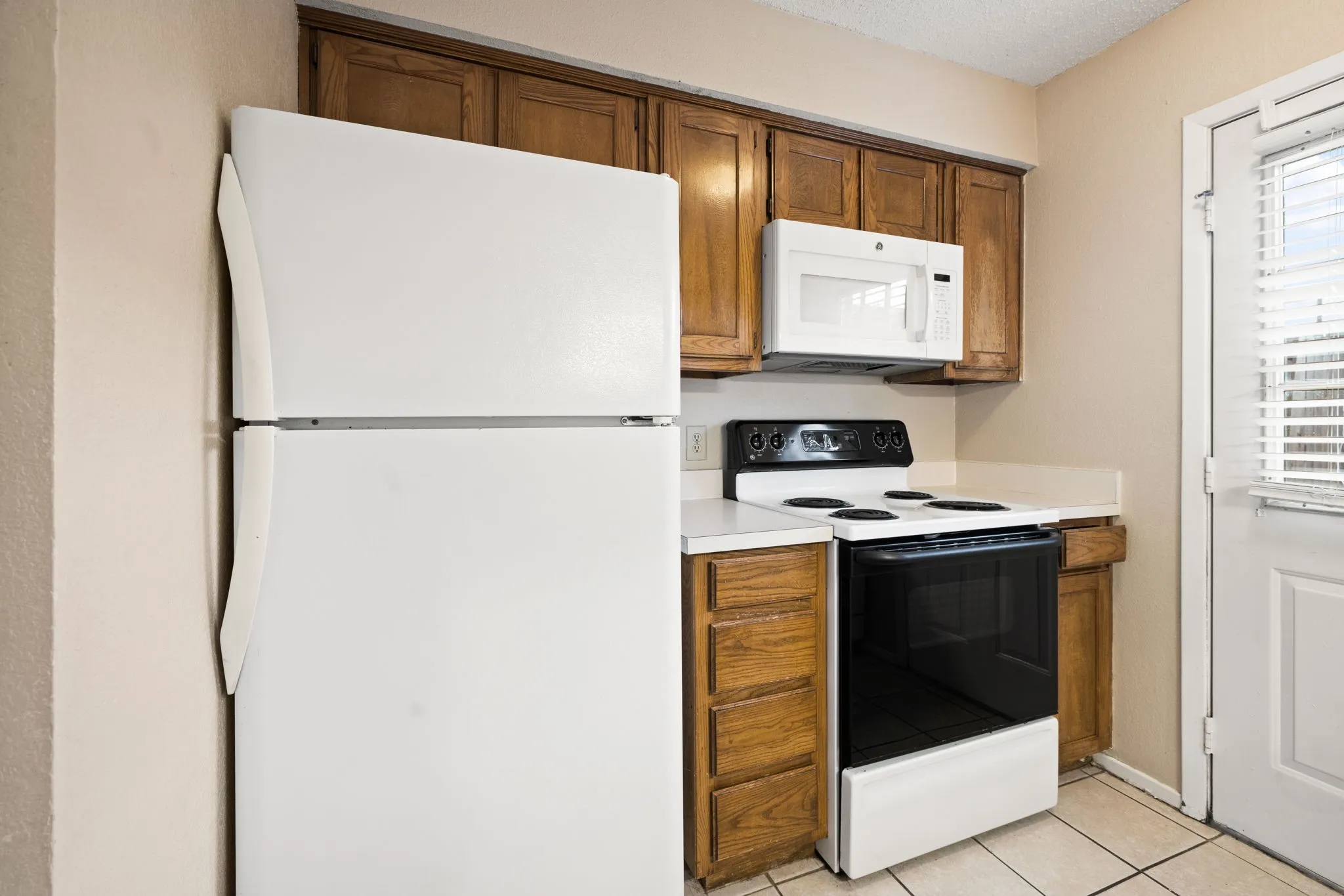 Condominium For Rent in Denton County , 929 W Hickory Street A15, Denton, Texas 76201, 2 Bedroom, 3 Bathroom, Garage spaces, 1,047 Sqft, built in 1985, mls#21384300, Real Estate Agent in Denton, Homes For Rent in Denton county, Homes For Rent in Denton, Realtor in Denton Texas, Real Estate Brokerage Independent Realty Texas, Luminita Cordes Realtor