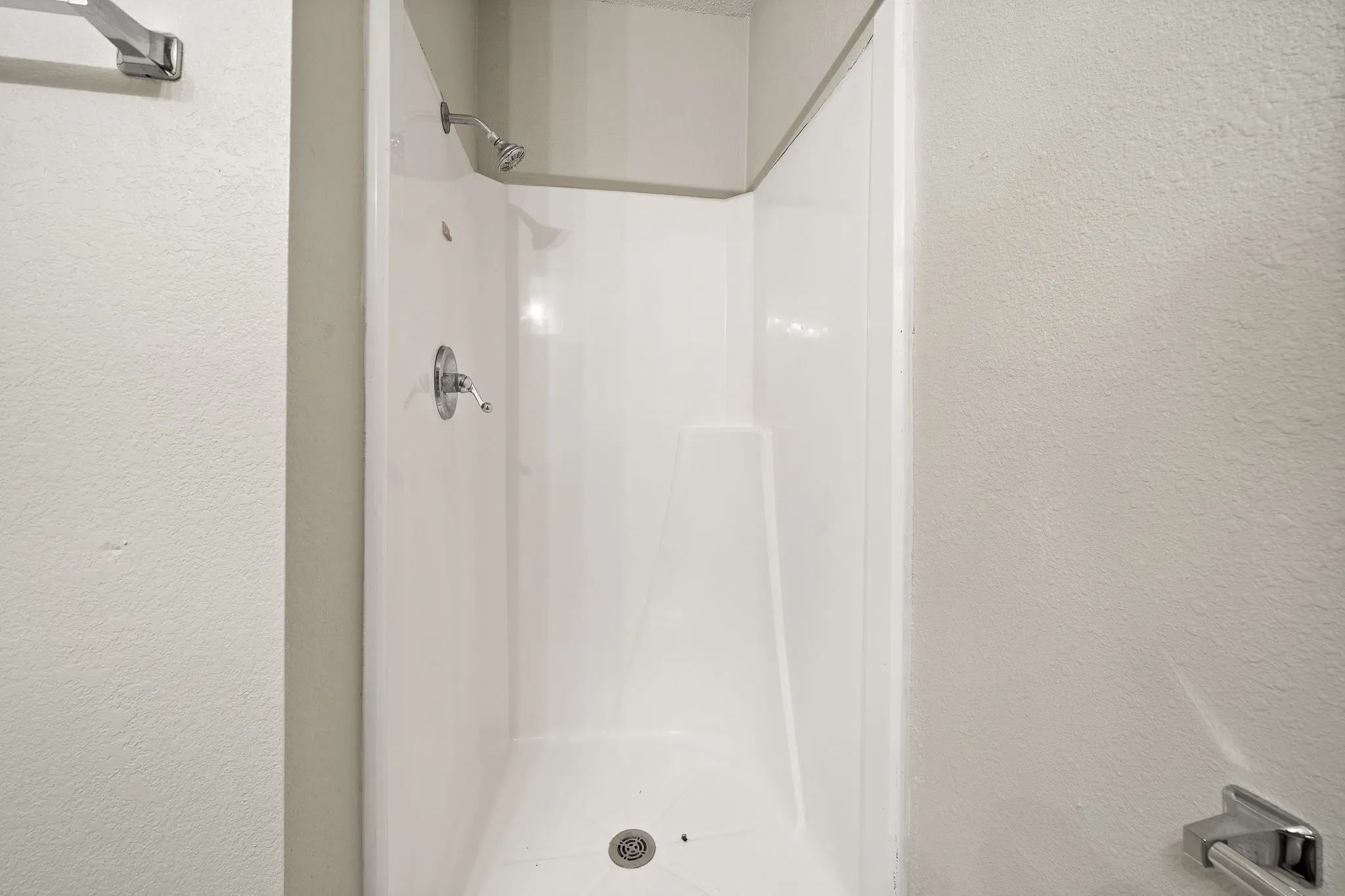 Condominium For Rent in Denton County , 929 W Hickory Street A15, Denton, Texas 76201, 2 Bedroom, 3 Bathroom, Garage spaces, 1,047 Sqft, built in 1985, mls#21384300, Real Estate Agent in Denton, Homes For Rent in Denton county, Homes For Rent in Denton, Realtor in Denton Texas, Real Estate Brokerage Independent Realty Texas, Luminita Cordes Realtor
