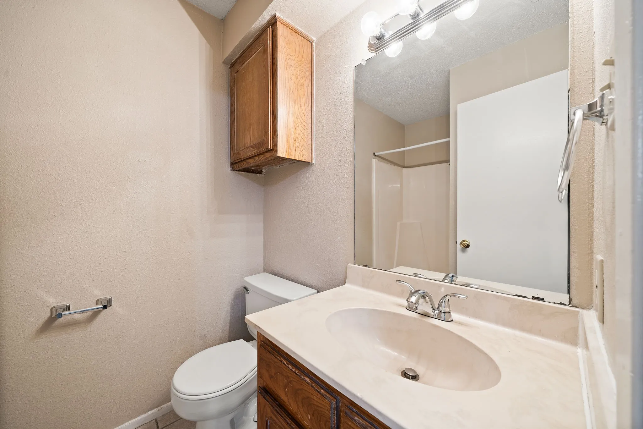 Condominium For Rent in Denton County , 929 W Hickory Street A15, Denton, Texas 76201, 2 Bedroom, 3 Bathroom, Garage spaces, 1,047 Sqft, built in 1985, mls#21384300, Real Estate Agent in Denton, Homes For Rent in Denton county, Homes For Rent in Denton, Realtor in Denton Texas, Real Estate Brokerage Independent Realty Texas, Luminita Cordes Realtor