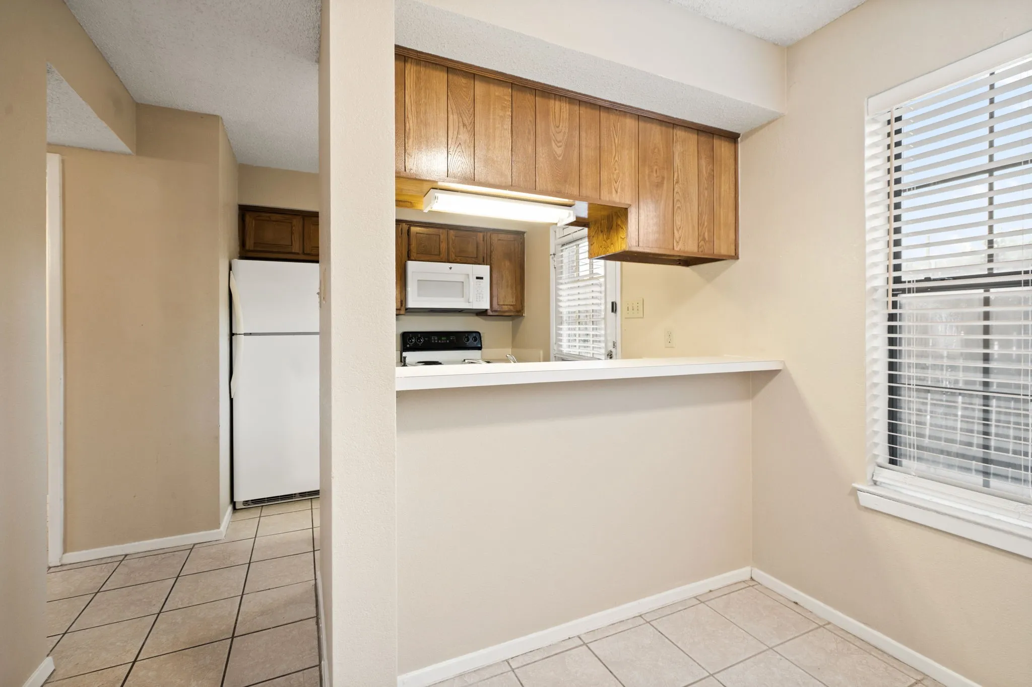 Condominium For Rent in Denton County , 929 W Hickory Street A15, Denton, Texas 76201, 2 Bedroom, 3 Bathroom, Garage spaces, 1,047 Sqft, built in 1985, mls#21384300, Real Estate Agent in Denton, Homes For Rent in Denton county, Homes For Rent in Denton, Realtor in Denton Texas, Real Estate Brokerage Independent Realty Texas, Luminita Cordes Realtor
