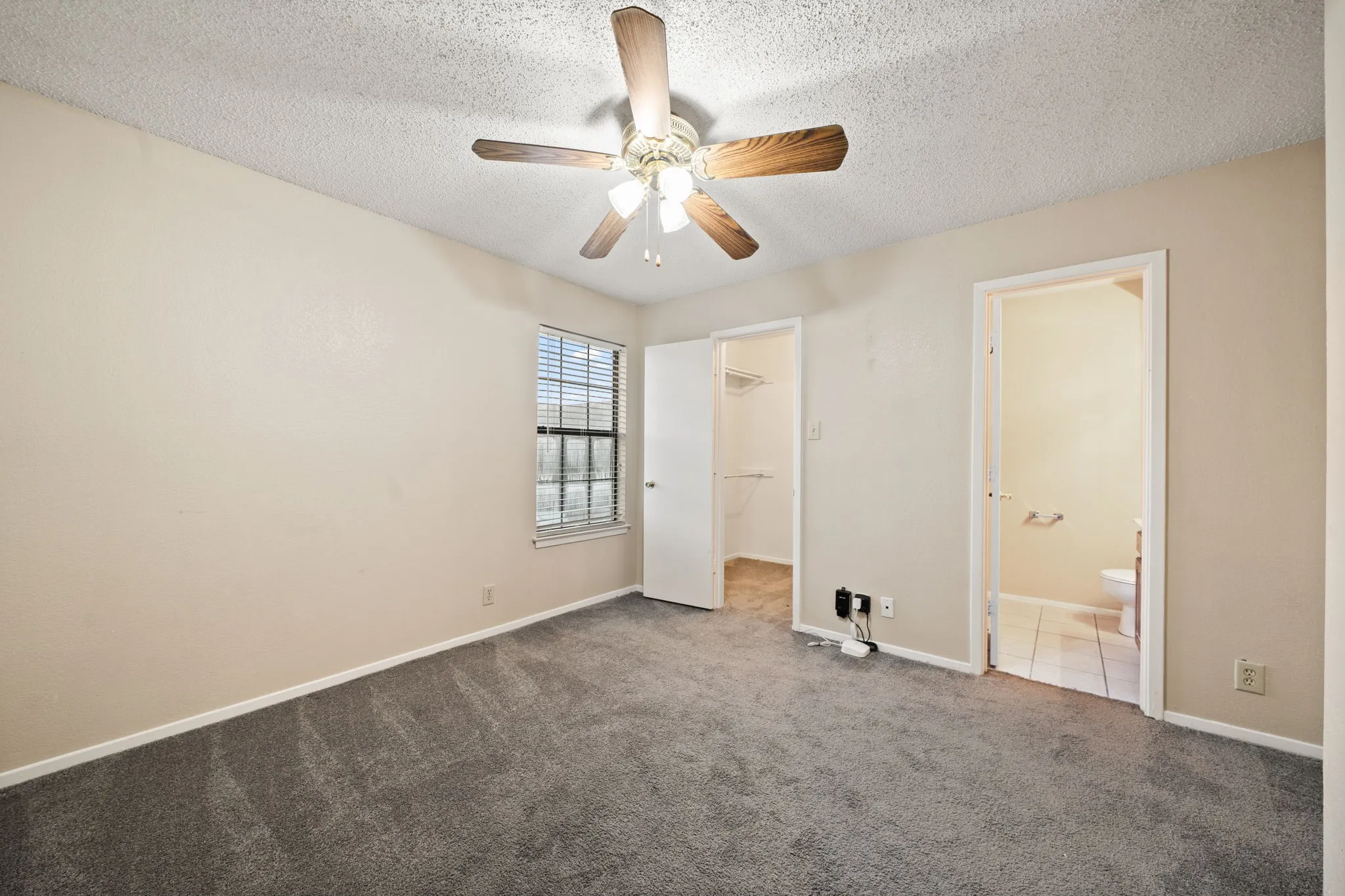 Condominium For Rent in Denton County , 929 W Hickory Street A15, Denton, Texas 76201, 2 Bedroom, 3 Bathroom, Garage spaces, 1,047 Sqft, built in 1985, mls#21384300, Real Estate Agent in Denton, Homes For Rent in Denton county, Homes For Rent in Denton, Realtor in Denton Texas, Real Estate Brokerage Independent Realty Texas, Luminita Cordes Realtor