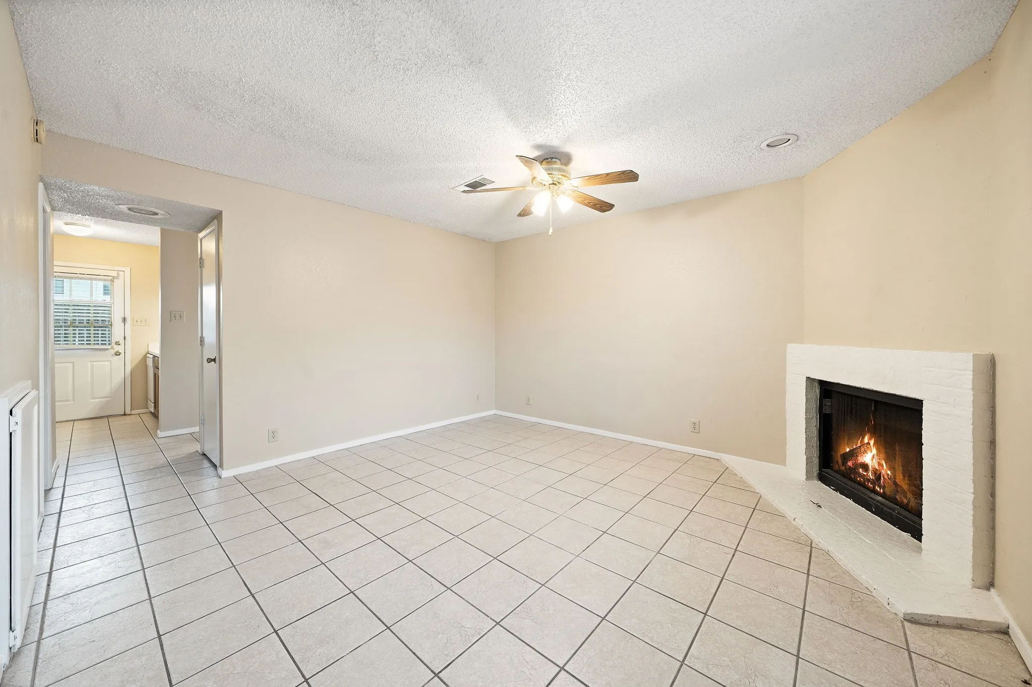 Condominium For Rent in Denton County , 929 W Hickory Street A15, Denton, Texas 76201, 2 Bedroom, 3 Bathroom, Garage spaces, 1,047 Sqft, built in 1985, mls#21384300, Real Estate Agent in Denton, Homes For Rent in Denton county, Homes For Rent in Denton, Realtor in Denton Texas, Real Estate Brokerage Independent Realty Texas, Luminita Cordes Realtor