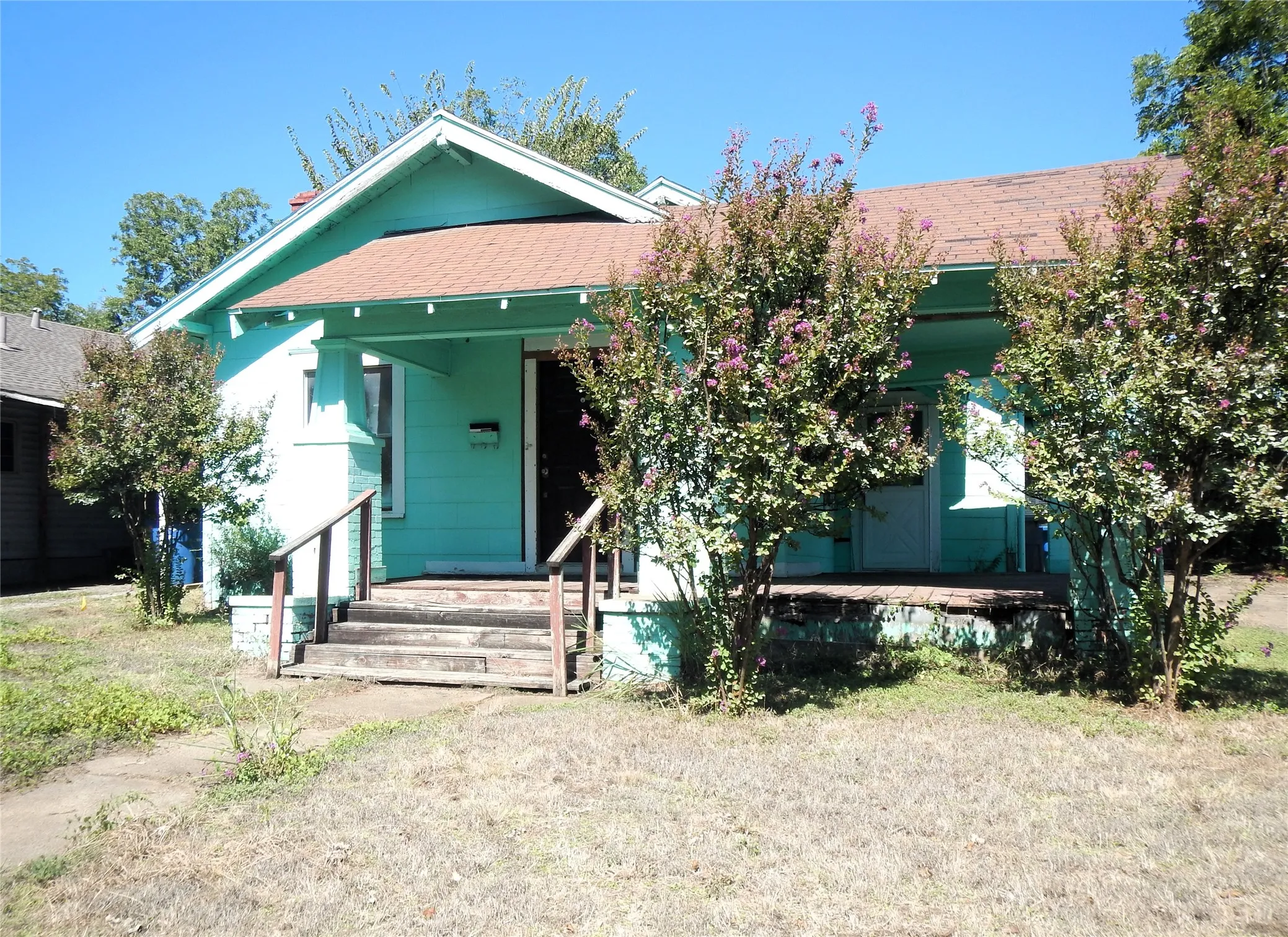 Single Family Residence For Sale in Dallas County , 707 W Brooklyn Avenue, Dallas, Texas 75208, 3 Bedroom, 1 Bathroom, Garage spaces, 1,350 Sqft, built in 1940, mls#21391304, Real Estate Agent in Dallas, Homes For Sale in Dallas county, Homes For Sale in Dallas, Realtor in Dallas Texas, Real Estate Brokerage Independent Realty Texas, Luminita Cordes Realtor