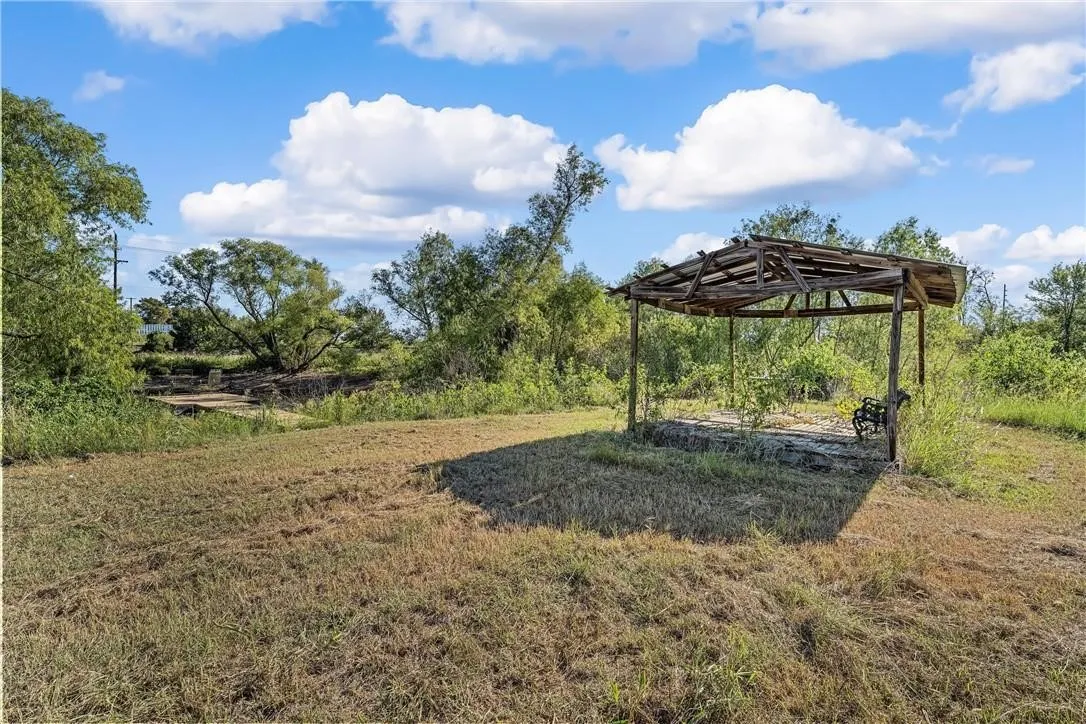 Unimproved Land For Sale in Falls County , 4961 HWY 6, Riesel, Texas 76682, 0, 0, Garage spaces, 0 Sqft, built in 1963, mls#21391316, Real Estate Agent in Riesel, Homes For Sale in Falls county, Homes For Sale in Riesel, Realtor in Riesel Texas, Real Estate Brokerage Independent Realty Texas, Luminita Cordes Realtor