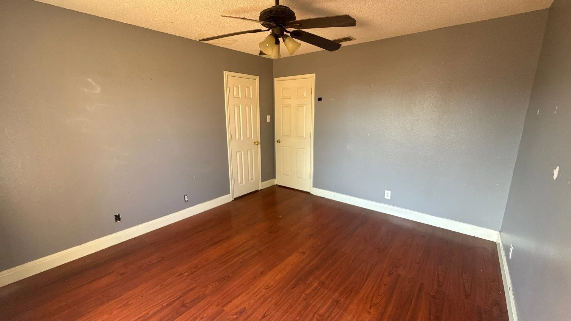 Bedroom 3- Wood-finish flooring with a ceiling fan