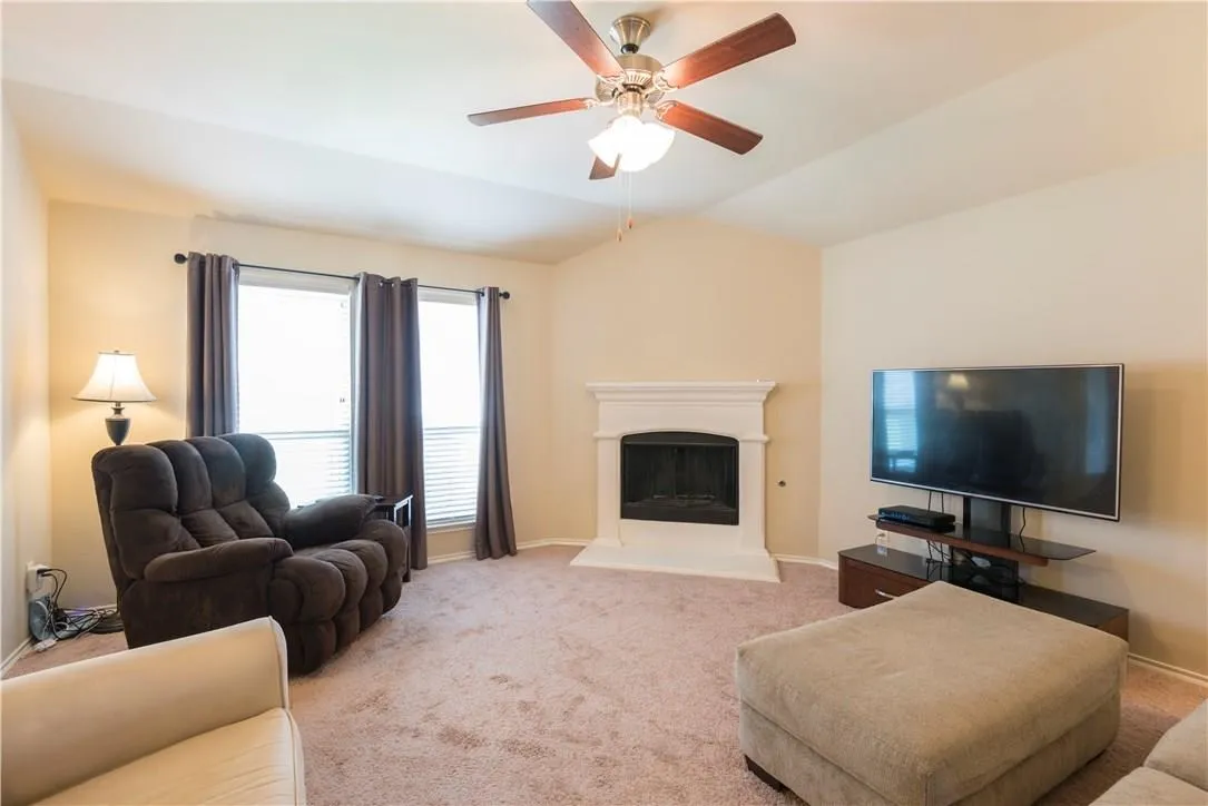 Single Family Residence For Rent in Collin County , 3514 Founders Way, Melissa, Texas 75454, 3 Bedroom, 2 Bathroom, 2 Garage spaces, 1,860 Sqft, built in 2015, mls#21391319, Real Estate Agent in Melissa, Homes For Rent in Collin county, Homes For Rent in Melissa, Realtor in Melissa Texas, Real Estate Brokerage Independent Realty Texas, Luminita Cordes Realtor