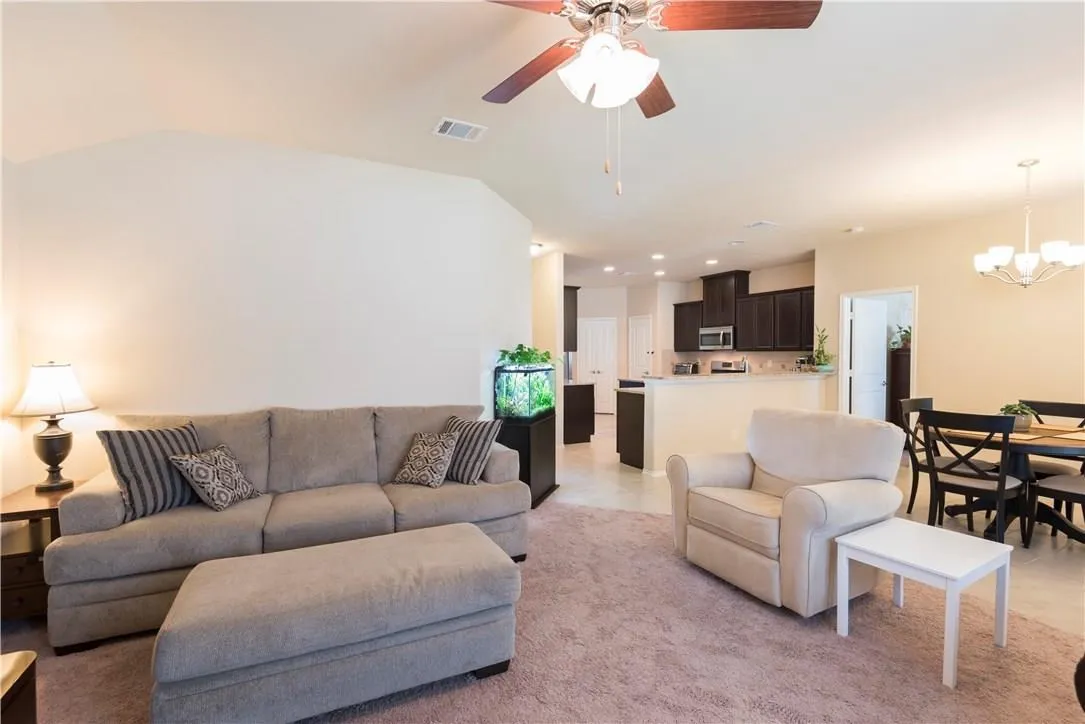 Single Family Residence For Rent in Collin County , 3514 Founders Way, Melissa, Texas 75454, 3 Bedroom, 2 Bathroom, 2 Garage spaces, 1,860 Sqft, built in 2015, mls#21391319, Real Estate Agent in Melissa, Homes For Rent in Collin county, Homes For Rent in Melissa, Realtor in Melissa Texas, Real Estate Brokerage Independent Realty Texas, Luminita Cordes Realtor