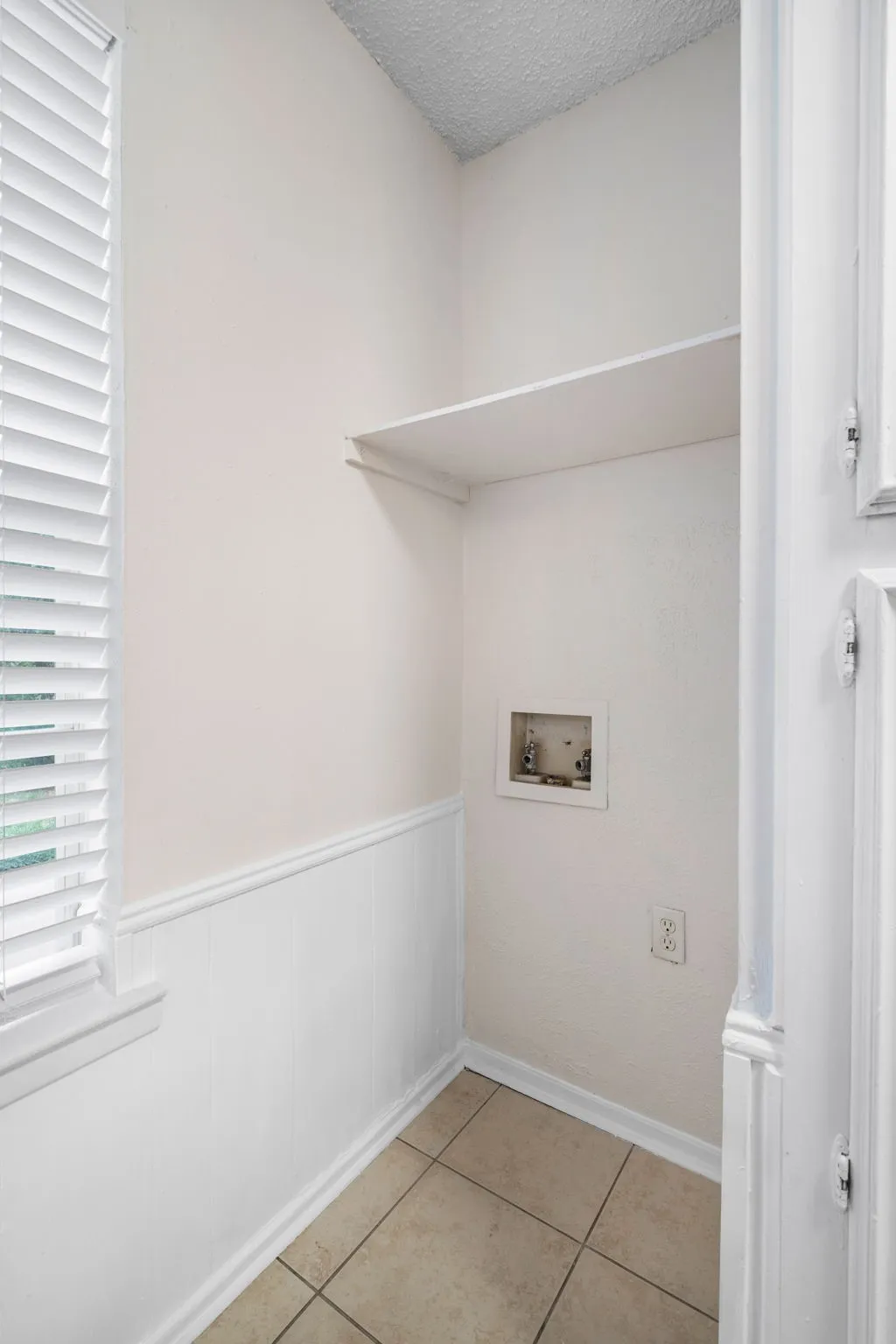 Quadruplex For Rent in Tarrant County , 726 E Pecan Street, Hurst, Texas 76053, 1 Bedroom, 1 Bathroom, Garage spaces, 788 Sqft, built in 1971, mls#21391321, Real Estate Agent in Hurst, Homes For Rent in Tarrant county, Homes For Rent in Hurst, Realtor in Hurst Texas, Real Estate Brokerage Independent Realty Texas, Luminita Cordes Realtor