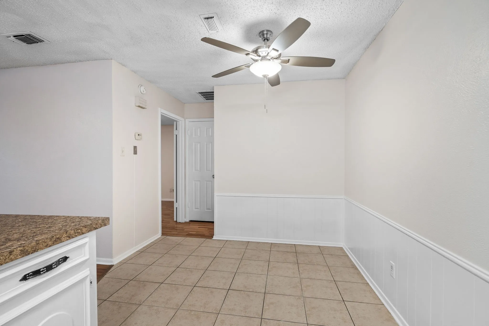 Quadruplex For Rent in Tarrant County , 726 E Pecan Street, Hurst, Texas 76053, 1 Bedroom, 1 Bathroom, Garage spaces, 788 Sqft, built in 1971, mls#21391321, Real Estate Agent in Hurst, Homes For Rent in Tarrant county, Homes For Rent in Hurst, Realtor in Hurst Texas, Real Estate Brokerage Independent Realty Texas, Luminita Cordes Realtor