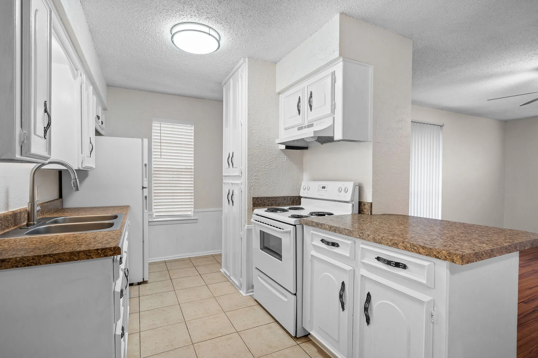 Quadruplex For Rent in Tarrant County , 726 E Pecan Street, Hurst, Texas 76053, 1 Bedroom, 1 Bathroom, Garage spaces, 788 Sqft, built in 1971, mls#21391321, Real Estate Agent in Hurst, Homes For Rent in Tarrant county, Homes For Rent in Hurst, Realtor in Hurst Texas, Real Estate Brokerage Independent Realty Texas, Luminita Cordes Realtor