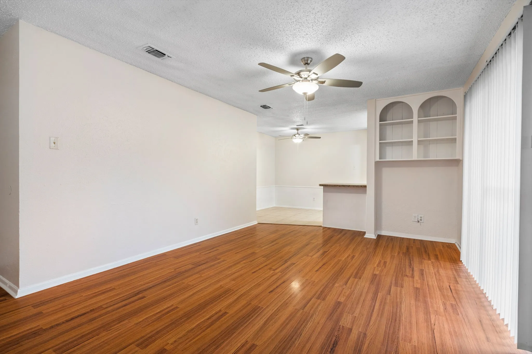 Quadruplex For Rent in Tarrant County , 726 E Pecan Street, Hurst, Texas 76053, 1 Bedroom, 1 Bathroom, Garage spaces, 788 Sqft, built in 1971, mls#21391321, Real Estate Agent in Hurst, Homes For Rent in Tarrant county, Homes For Rent in Hurst, Realtor in Hurst Texas, Real Estate Brokerage Independent Realty Texas, Luminita Cordes Realtor