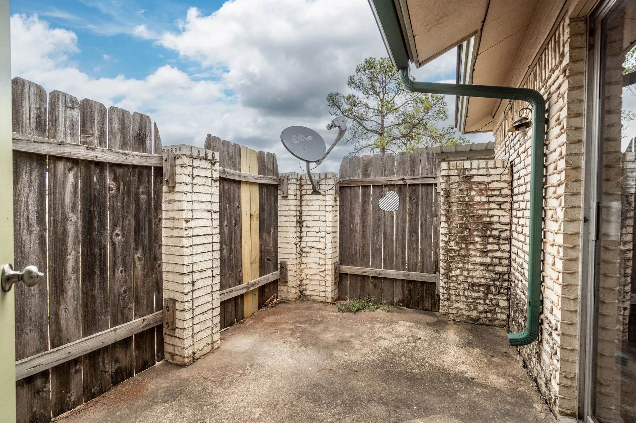 Quadruplex For Rent in Tarrant County , 726 E Pecan Street, Hurst, Texas 76053, 1 Bedroom, 1 Bathroom, Garage spaces, 788 Sqft, built in 1971, mls#21391321, Real Estate Agent in Hurst, Homes For Rent in Tarrant county, Homes For Rent in Hurst, Realtor in Hurst Texas, Real Estate Brokerage Independent Realty Texas, Luminita Cordes Realtor