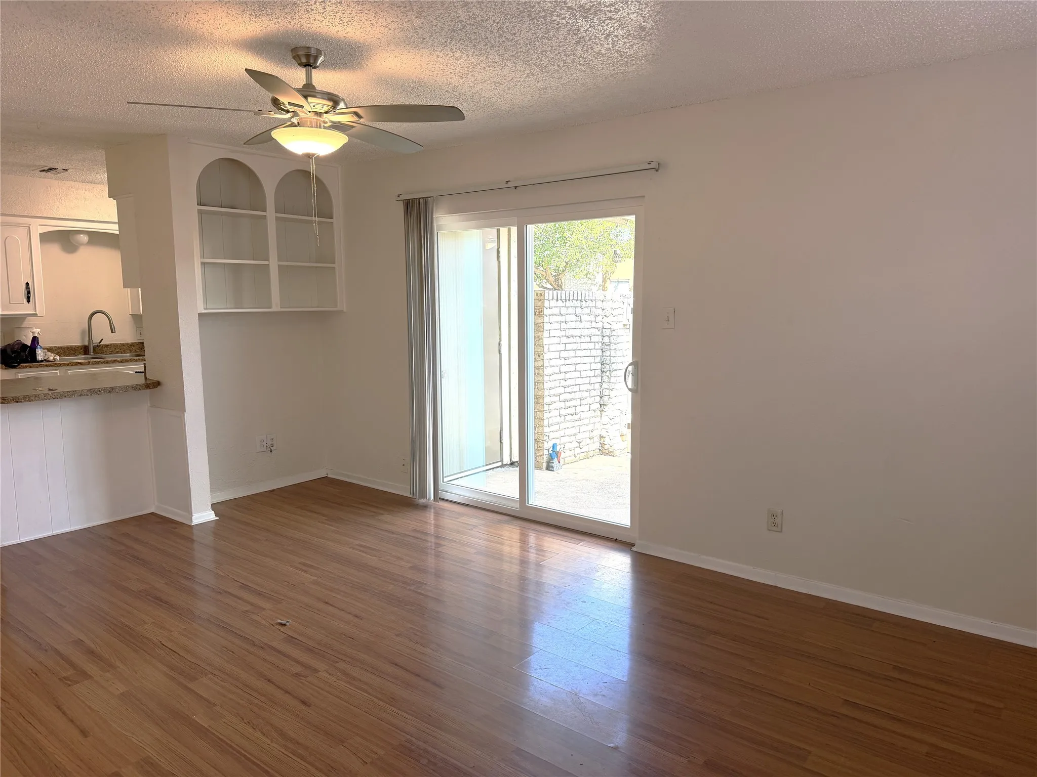 Quadruplex For Rent in Tarrant County , 726 E Pecan Street, Hurst, Texas 76053, 1 Bedroom, 1 Bathroom, Garage spaces, 788 Sqft, built in 1971, mls#21391321, Real Estate Agent in Hurst, Homes For Rent in Tarrant county, Homes For Rent in Hurst, Realtor in Hurst Texas, Real Estate Brokerage Independent Realty Texas, Luminita Cordes Realtor