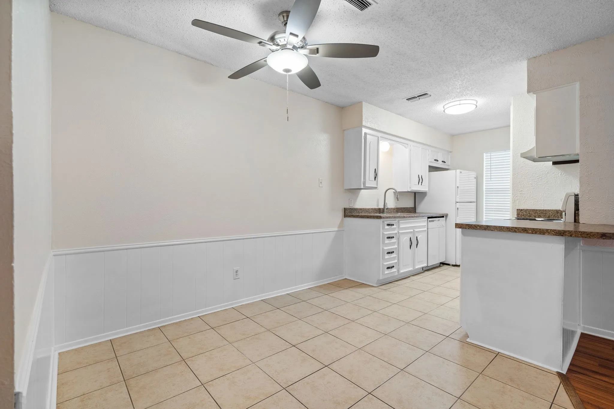 Quadruplex For Rent in Tarrant County , 726 E Pecan Street, Hurst, Texas 76053, 1 Bedroom, 1 Bathroom, Garage spaces, 788 Sqft, built in 1971, mls#21391321, Real Estate Agent in Hurst, Homes For Rent in Tarrant county, Homes For Rent in Hurst, Realtor in Hurst Texas, Real Estate Brokerage Independent Realty Texas, Luminita Cordes Realtor
