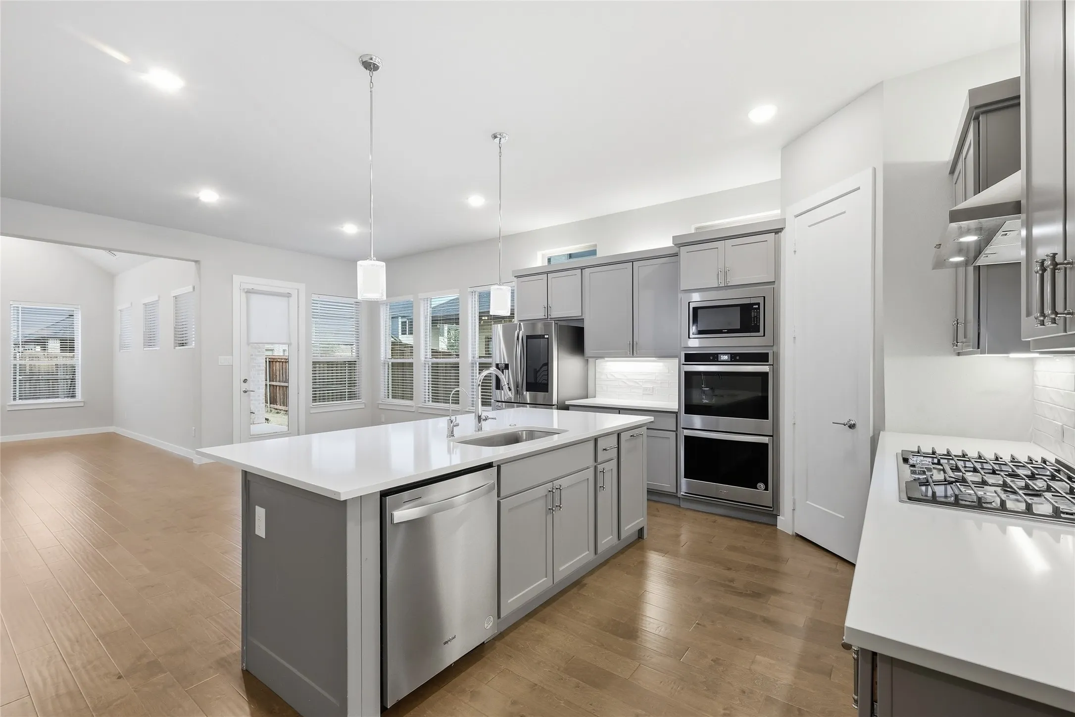 Single Family Residence For Sale in Denton County , 3681 Hollow Pine Drive, Frisco, Texas 75033, 4 Bedroom, 3 Bathroom, 2 Garage spaces, 3,186 Sqft, built in 2022, mls#21391324, Real Estate Agent in Frisco, Homes For Sale in Denton county, Homes For Sale in Frisco, Realtor in Frisco Texas, Real Estate Brokerage Independent Realty Texas, Luminita Cordes Realtor