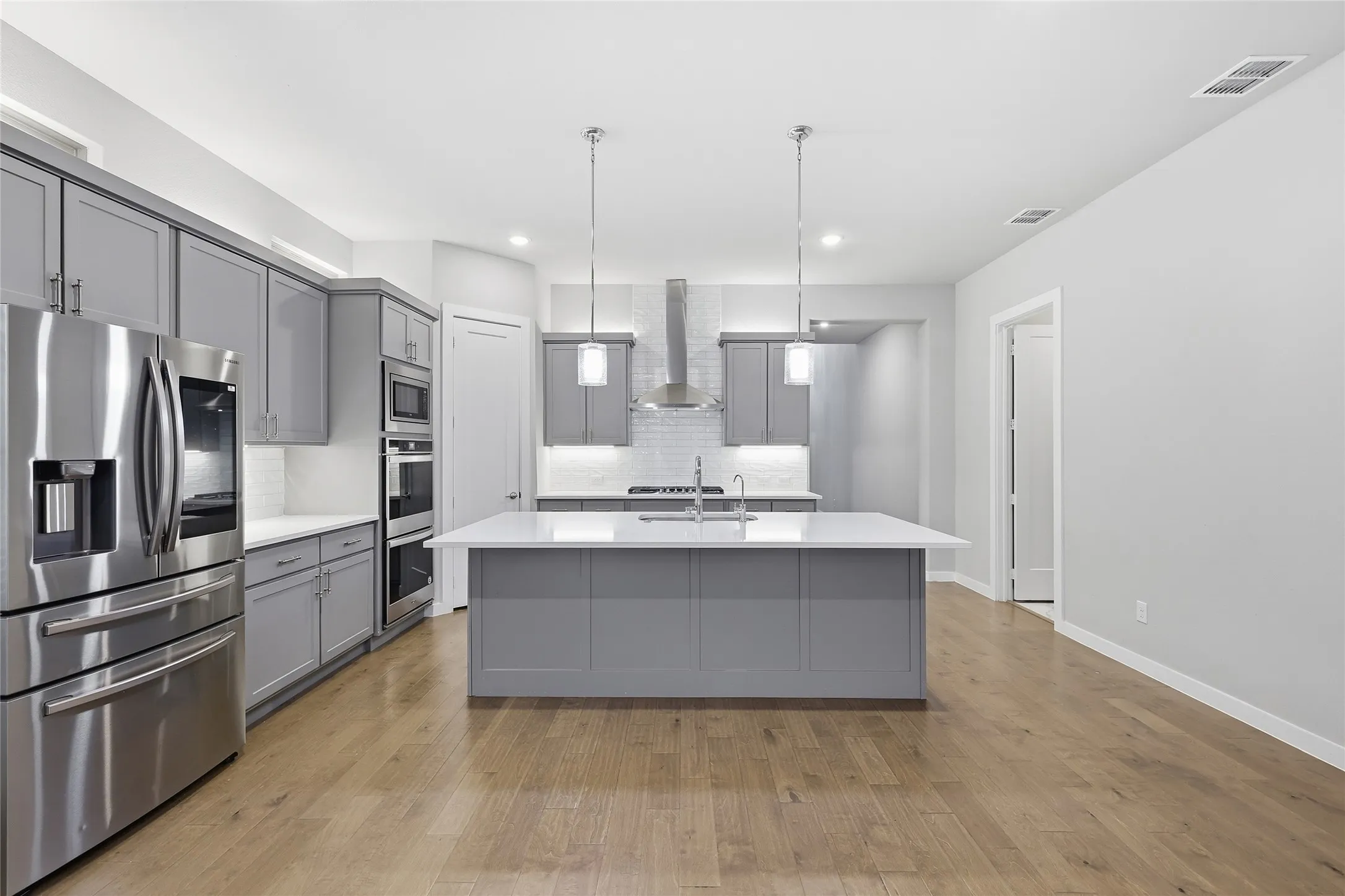 Single Family Residence For Sale in Denton County , 3681 Hollow Pine Drive, Frisco, Texas 75033, 4 Bedroom, 3 Bathroom, 2 Garage spaces, 3,186 Sqft, built in 2022, mls#21391324, Real Estate Agent in Frisco, Homes For Sale in Denton county, Homes For Sale in Frisco, Realtor in Frisco Texas, Real Estate Brokerage Independent Realty Texas, Luminita Cordes Realtor