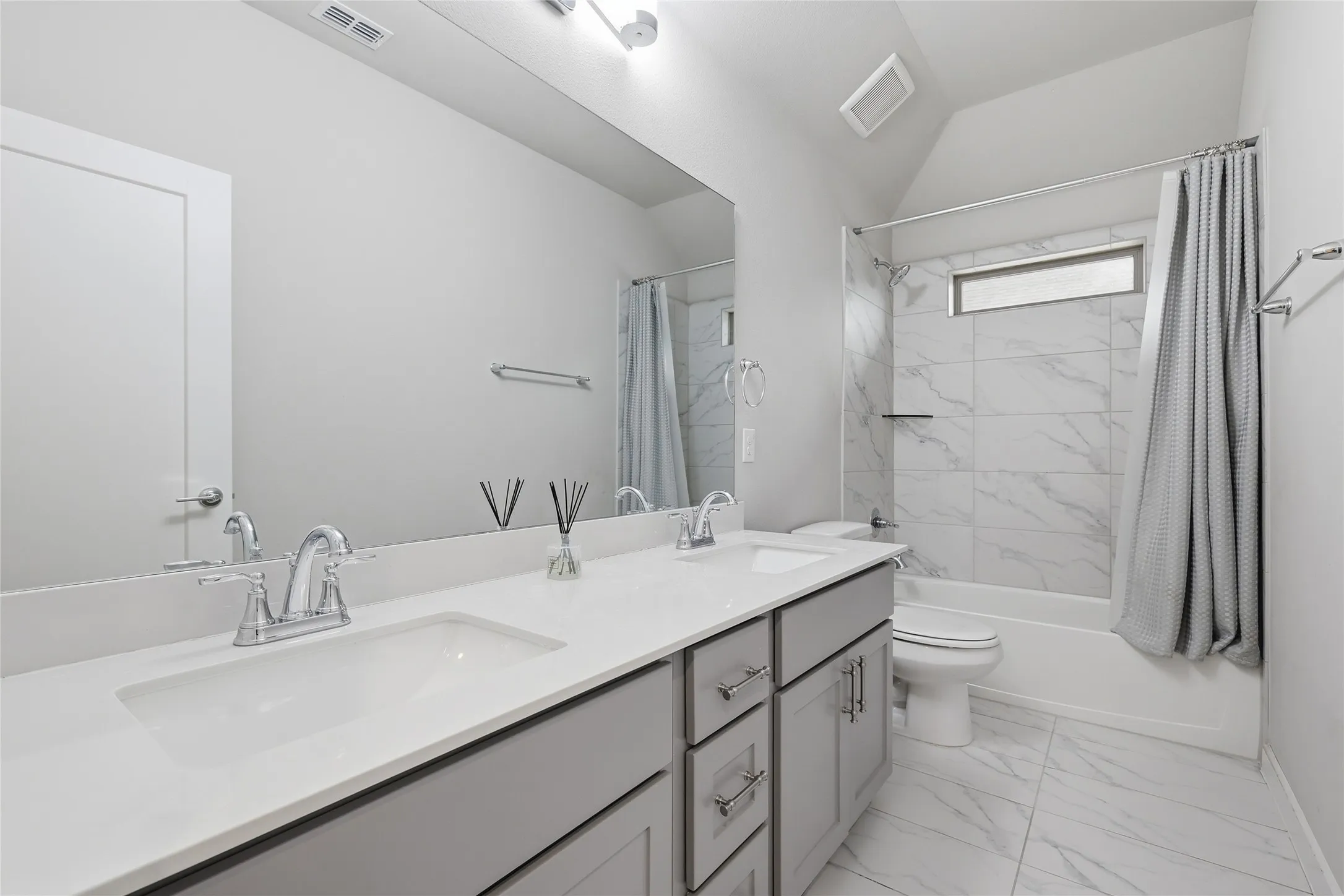 Single Family Residence For Sale in Denton County , 3681 Hollow Pine Drive, Frisco, Texas 75033, 4 Bedroom, 3 Bathroom, 2 Garage spaces, 3,186 Sqft, built in 2022, mls#21391324, Real Estate Agent in Frisco, Homes For Sale in Denton county, Homes For Sale in Frisco, Realtor in Frisco Texas, Real Estate Brokerage Independent Realty Texas, Luminita Cordes Realtor