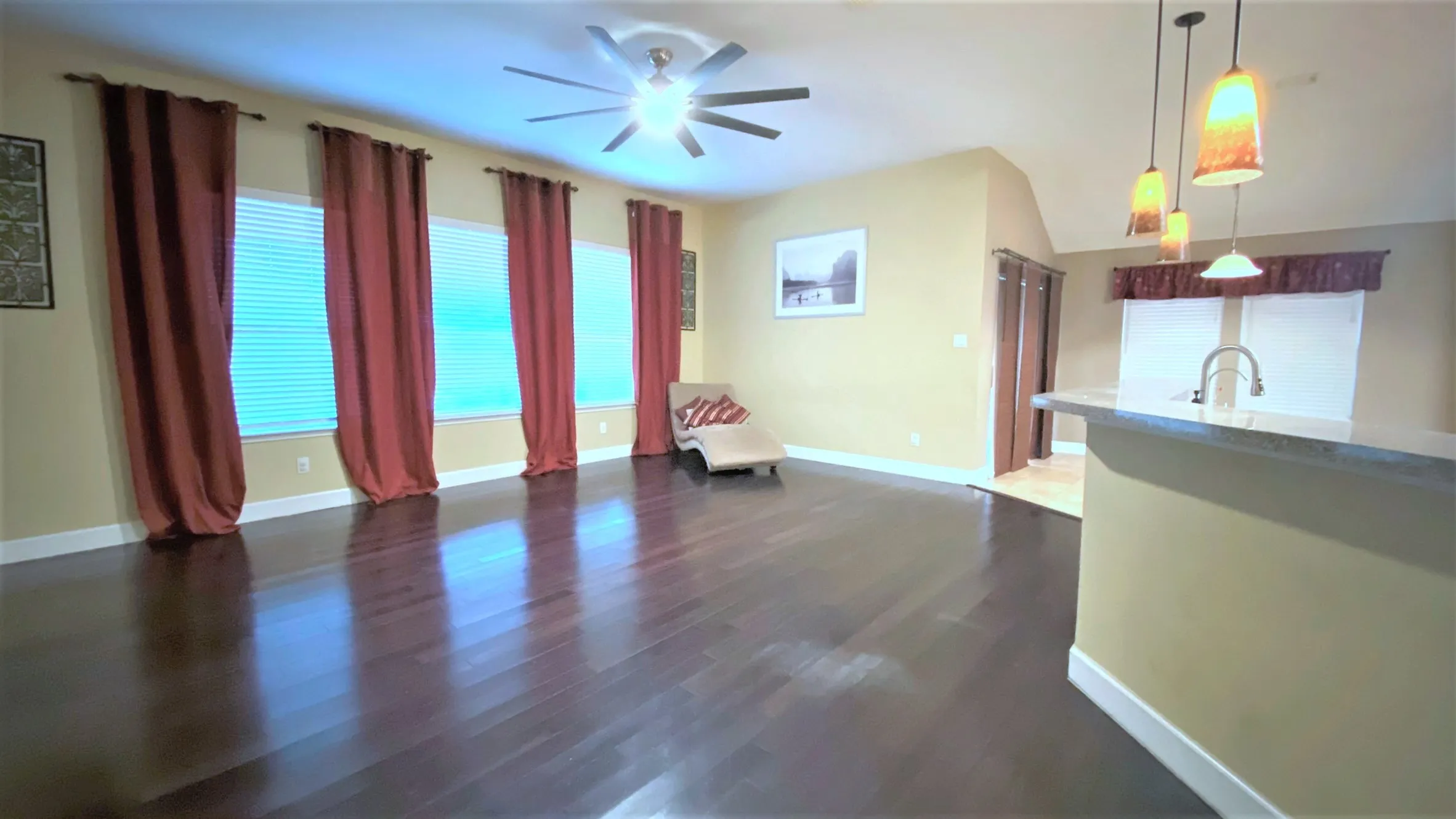Single Family Residence For Rent in Dallas County , 835 Roaring Springs Road, Grand Prairie, Texas 75052, 3 Bedroom, 2 Bathroom, 2 Garage spaces, 2,201 Sqft, built in 2004, mls#21391330, Real Estate Agent in Grand Prairie, Homes For Rent in Dallas county, Homes For Rent in Grand Prairie, Realtor in Grand Prairie Texas, Real Estate Brokerage Independent Realty Texas, Luminita Cordes Realtor