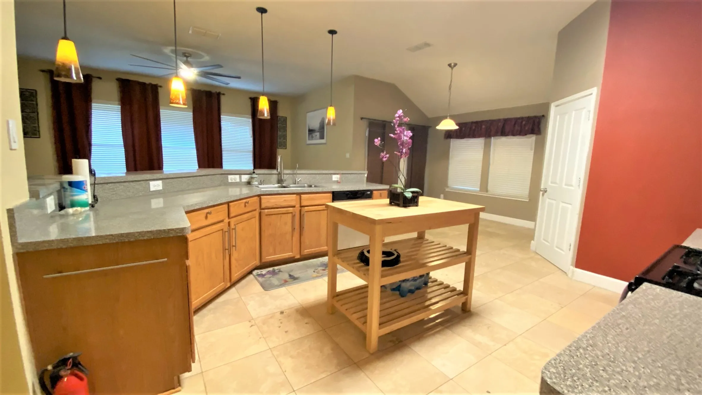Single Family Residence For Rent in Dallas County , 835 Roaring Springs Road, Grand Prairie, Texas 75052, 3 Bedroom, 2 Bathroom, 2 Garage spaces, 2,201 Sqft, built in 2004, mls#21391330, Real Estate Agent in Grand Prairie, Homes For Rent in Dallas county, Homes For Rent in Grand Prairie, Realtor in Grand Prairie Texas, Real Estate Brokerage Independent Realty Texas, Luminita Cordes Realtor