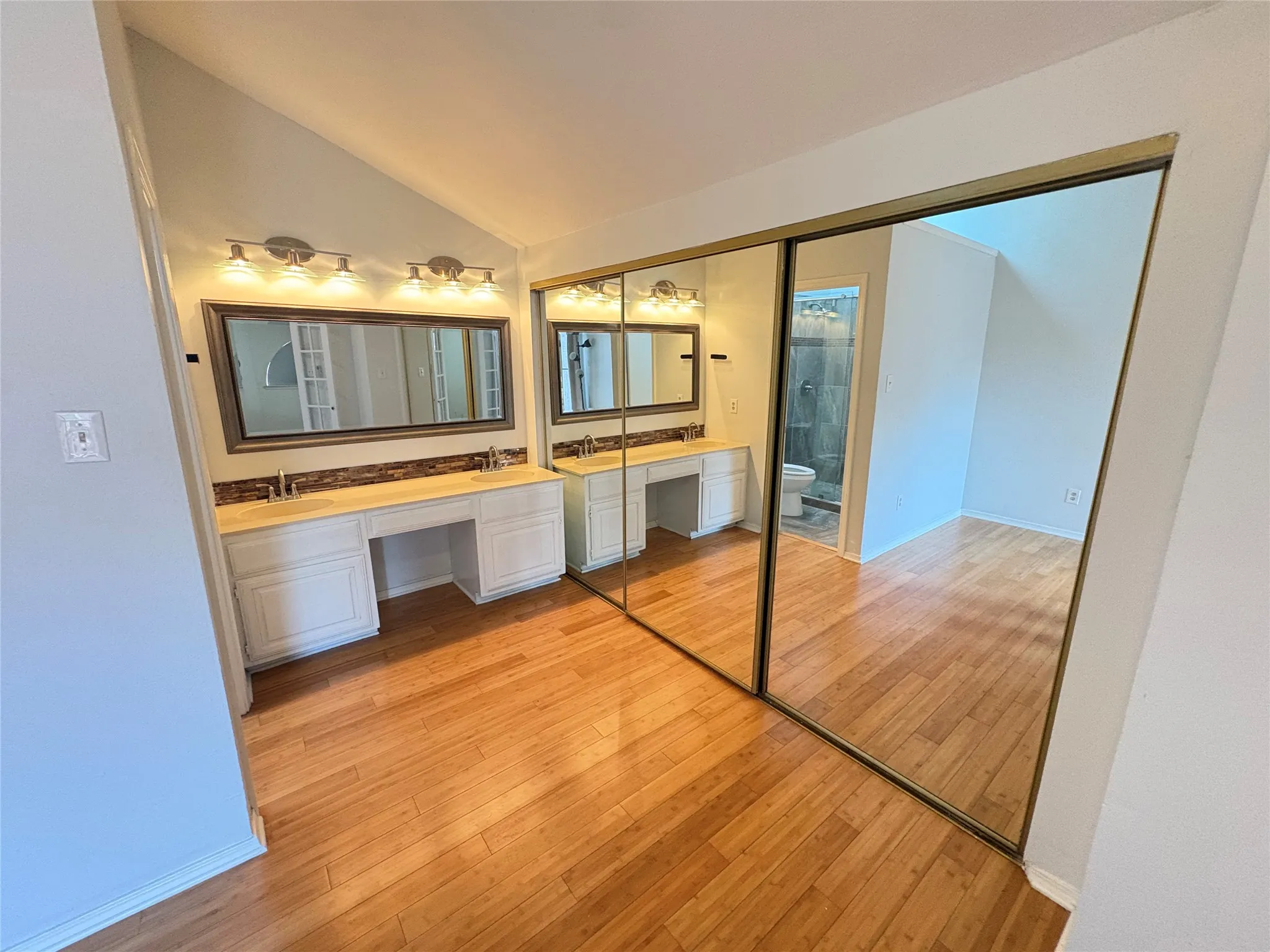 Condominium For Rent in Collin County , 4242 N Capistrano Drive 145, Dallas, Texas 75287, 2 Bedroom, 2 Bathroom, 1 Garage spaces, 1,217 Sqft, built in 1986, mls#21391332, Real Estate Agent in Dallas, Homes For Rent in Collin county, Homes For Rent in Dallas, Realtor in Dallas Texas, Real Estate Brokerage Independent Realty Texas, Luminita Cordes Realtor