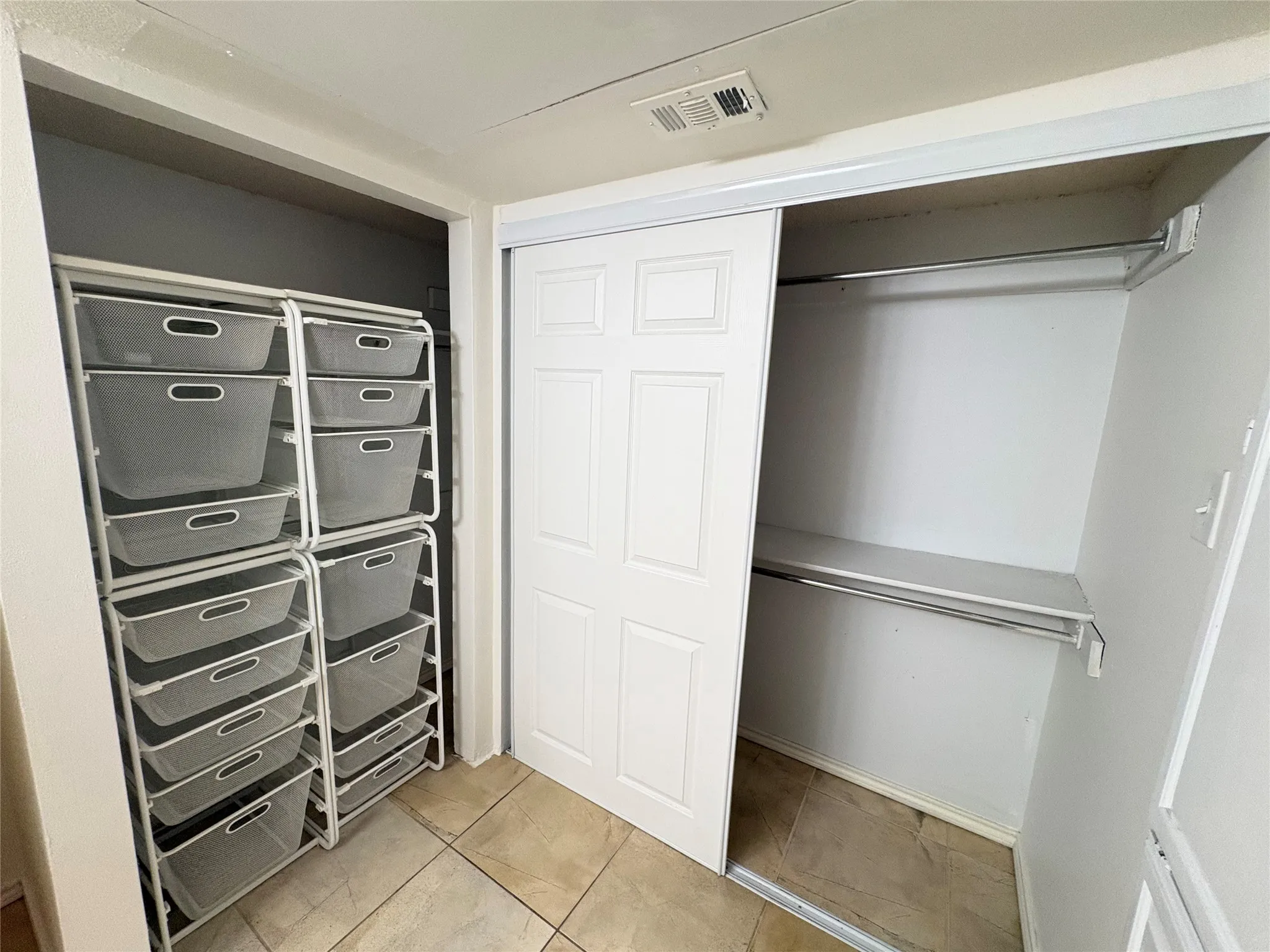 Condominium For Rent in Collin County , 4242 N Capistrano Drive 145, Dallas, Texas 75287, 2 Bedroom, 2 Bathroom, 1 Garage spaces, 1,217 Sqft, built in 1986, mls#21391332, Real Estate Agent in Dallas, Homes For Rent in Collin county, Homes For Rent in Dallas, Realtor in Dallas Texas, Real Estate Brokerage Independent Realty Texas, Luminita Cordes Realtor