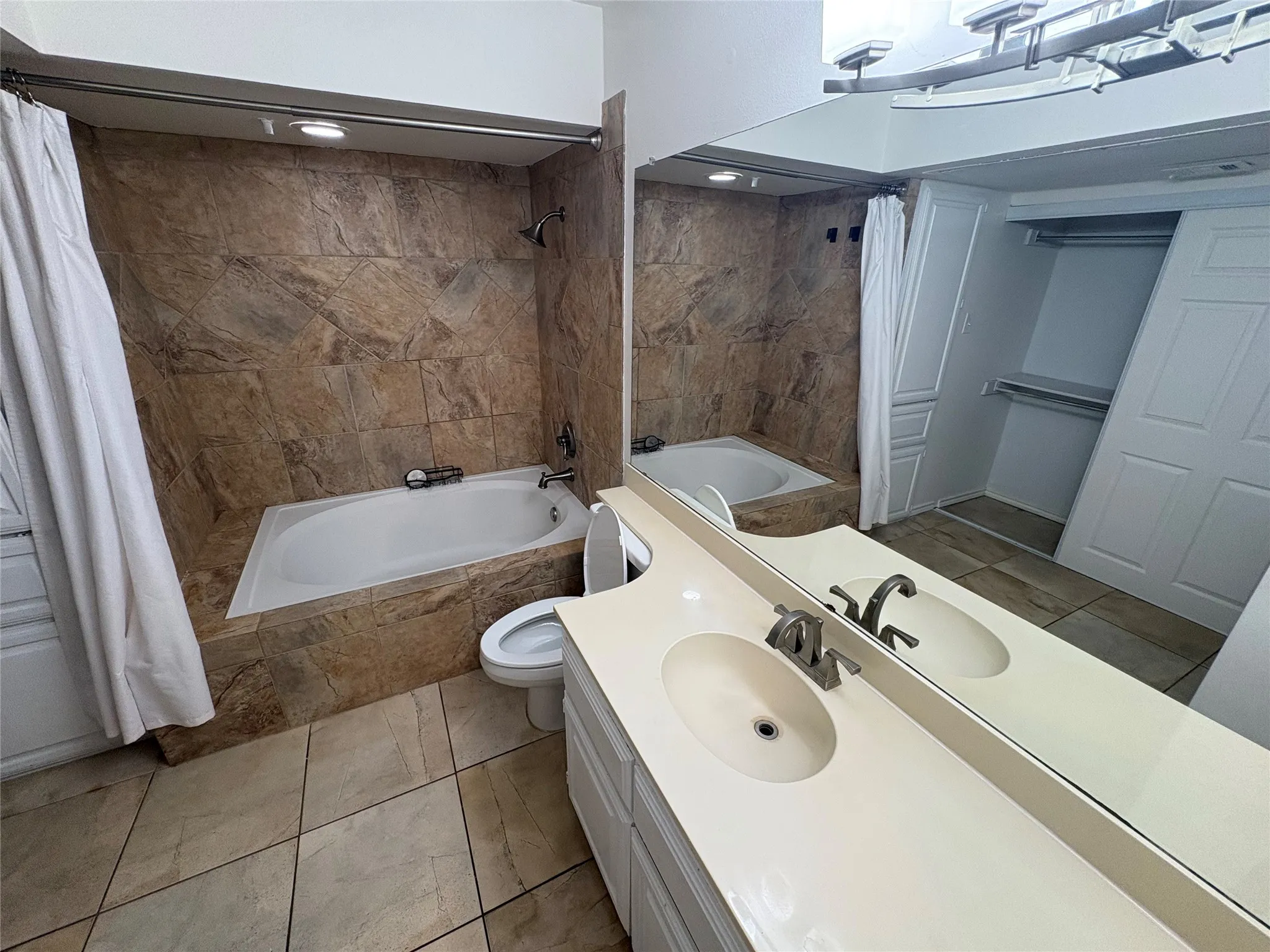 Condominium For Rent in Collin County , 4242 N Capistrano Drive 145, Dallas, Texas 75287, 2 Bedroom, 2 Bathroom, 1 Garage spaces, 1,217 Sqft, built in 1986, mls#21391332, Real Estate Agent in Dallas, Homes For Rent in Collin county, Homes For Rent in Dallas, Realtor in Dallas Texas, Real Estate Brokerage Independent Realty Texas, Luminita Cordes Realtor