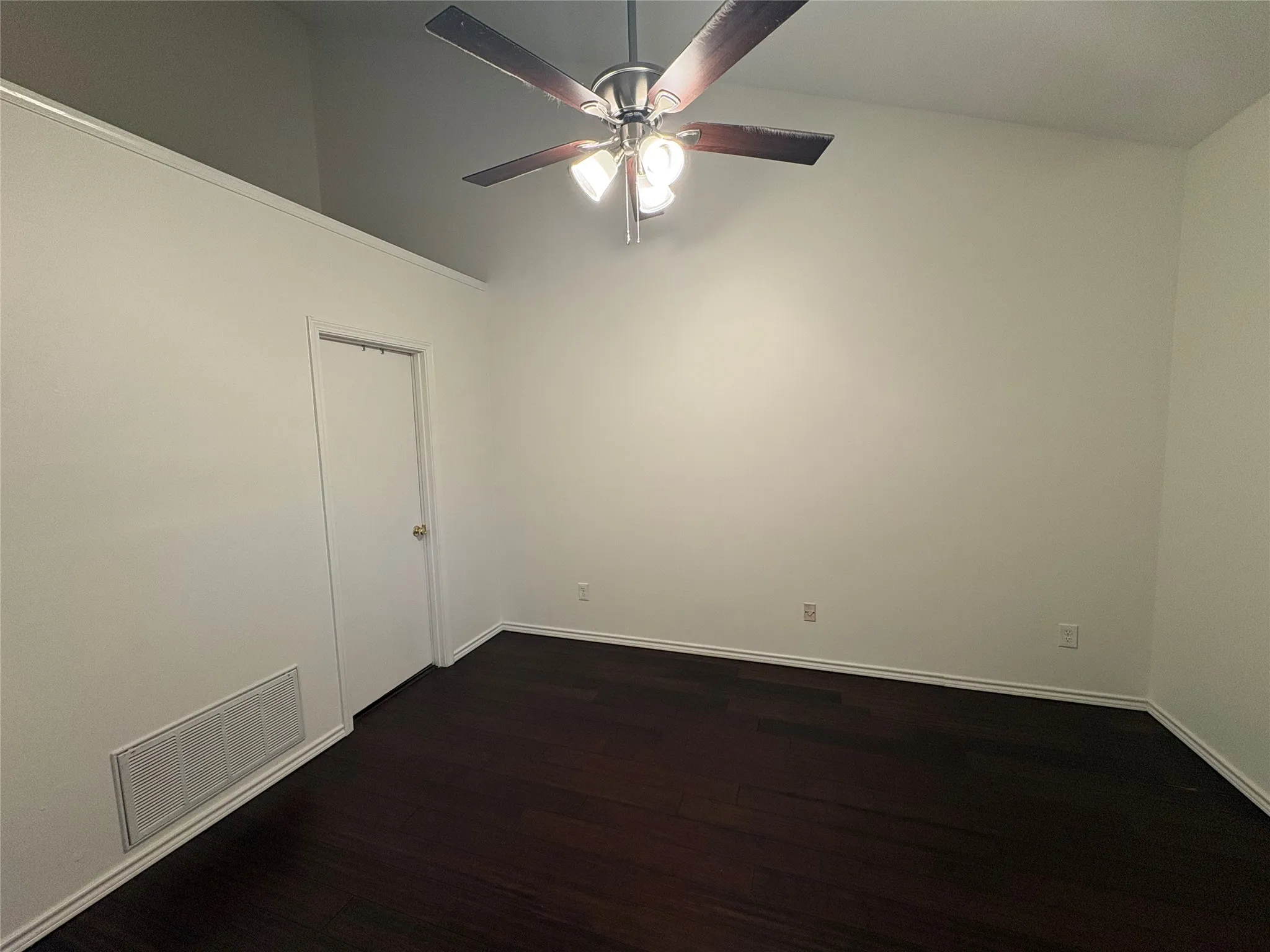 Condominium For Rent in Collin County , 4242 N Capistrano Drive 145, Dallas, Texas 75287, 2 Bedroom, 2 Bathroom, 1 Garage spaces, 1,217 Sqft, built in 1986, mls#21391332, Real Estate Agent in Dallas, Homes For Rent in Collin county, Homes For Rent in Dallas, Realtor in Dallas Texas, Real Estate Brokerage Independent Realty Texas, Luminita Cordes Realtor