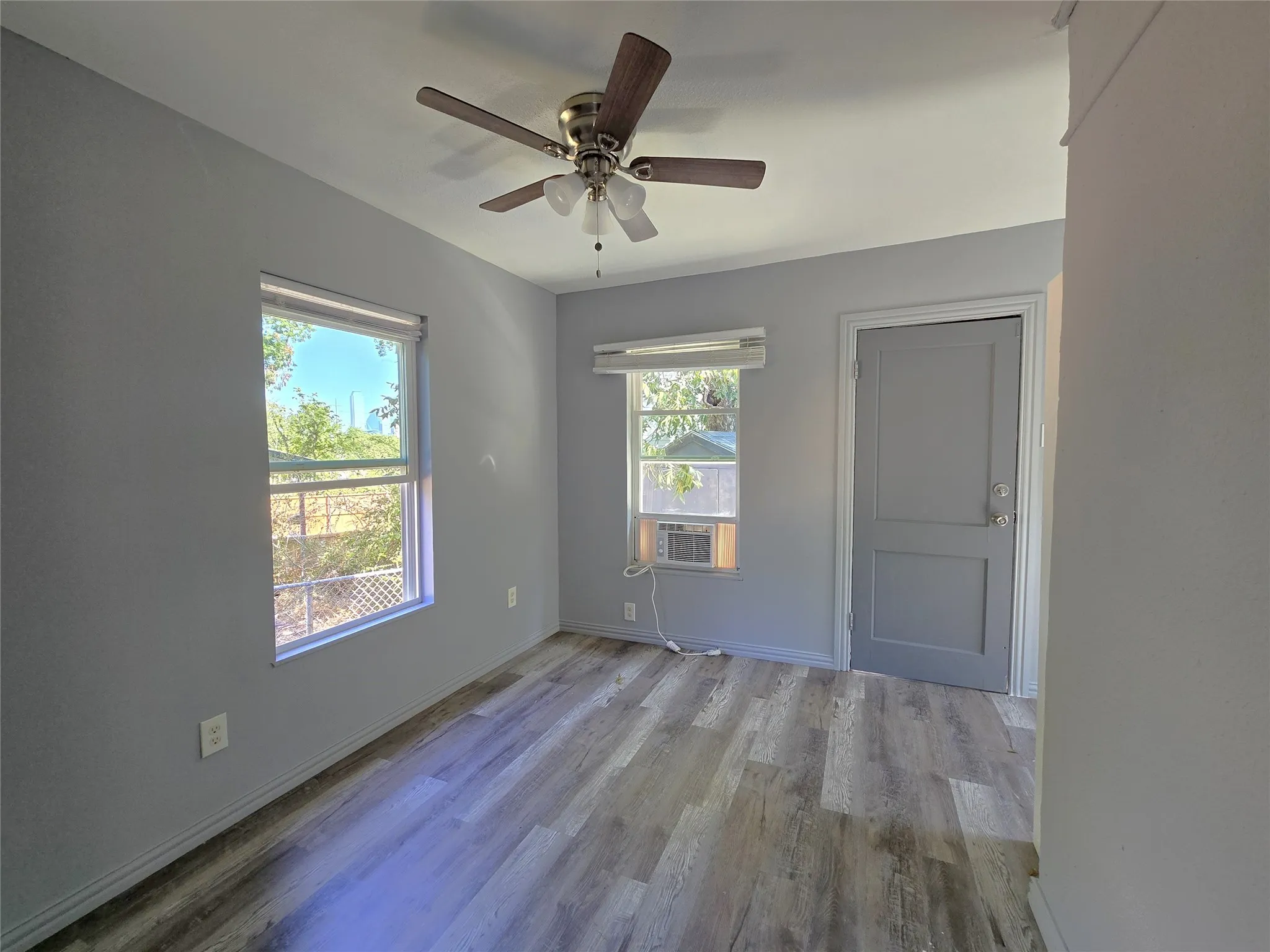 Single Family Residence For Rent in Dallas County , 1209 Hutchins Avenue, Dallas, Texas 75203, 3 Bedroom, 1 Bathroom, Garage spaces, 704 Sqft, built in 1945, mls#21391334, Real Estate Agent in Dallas, Homes For Rent in Dallas county, Homes For Rent in Dallas, Realtor in Dallas Texas, Real Estate Brokerage Independent Realty Texas, Luminita Cordes Realtor