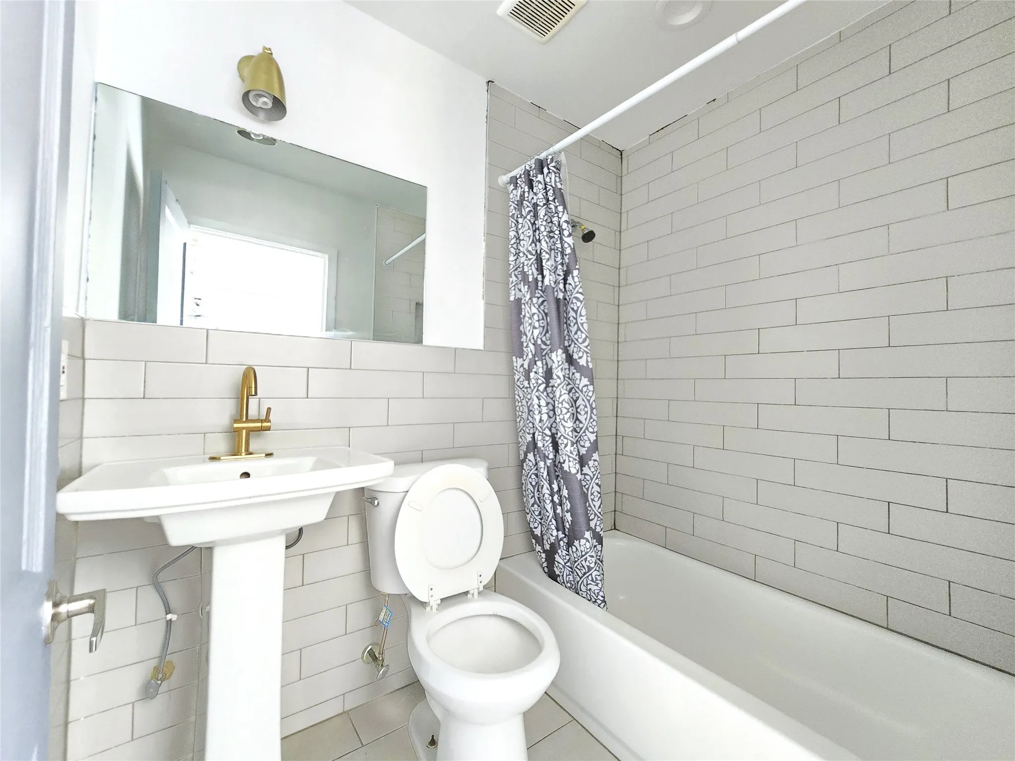 Single Family Residence For Rent in Dallas County , 1209 Hutchins Avenue, Dallas, Texas 75203, 3 Bedroom, 1 Bathroom, Garage spaces, 704 Sqft, built in 1945, mls#21391334, Real Estate Agent in Dallas, Homes For Rent in Dallas county, Homes For Rent in Dallas, Realtor in Dallas Texas, Real Estate Brokerage Independent Realty Texas, Luminita Cordes Realtor