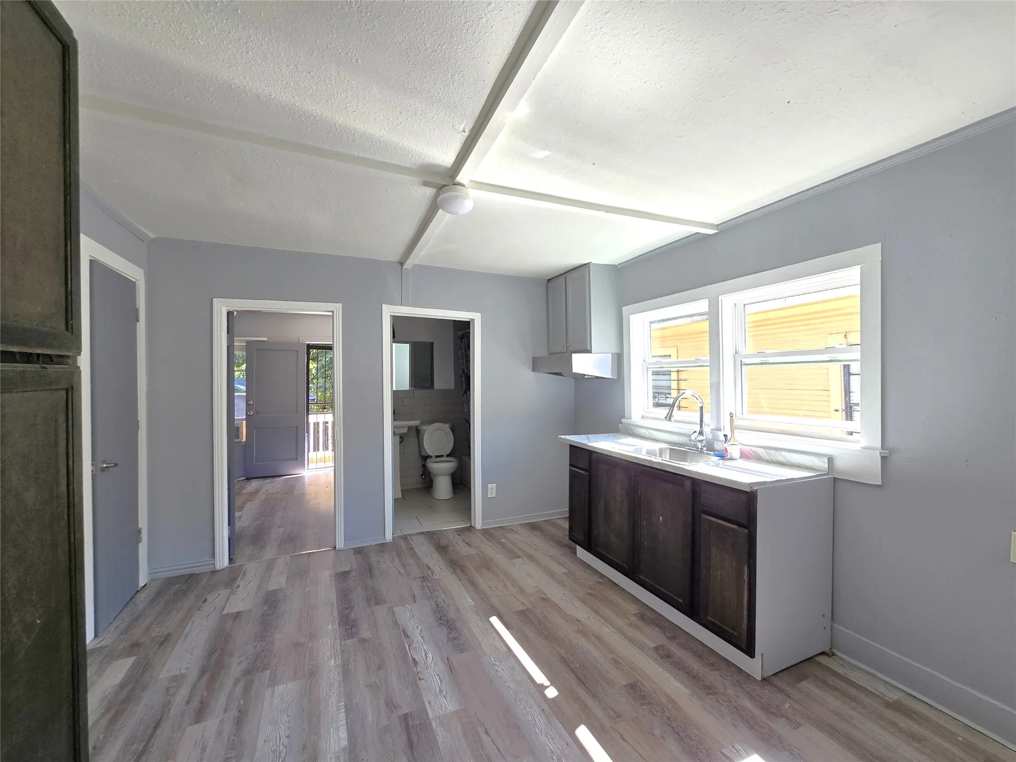 Single Family Residence For Rent in Dallas County , 1209 Hutchins Avenue, Dallas, Texas 75203, 3 Bedroom, 1 Bathroom, Garage spaces, 704 Sqft, built in 1945, mls#21391334, Real Estate Agent in Dallas, Homes For Rent in Dallas county, Homes For Rent in Dallas, Realtor in Dallas Texas, Real Estate Brokerage Independent Realty Texas, Luminita Cordes Realtor
