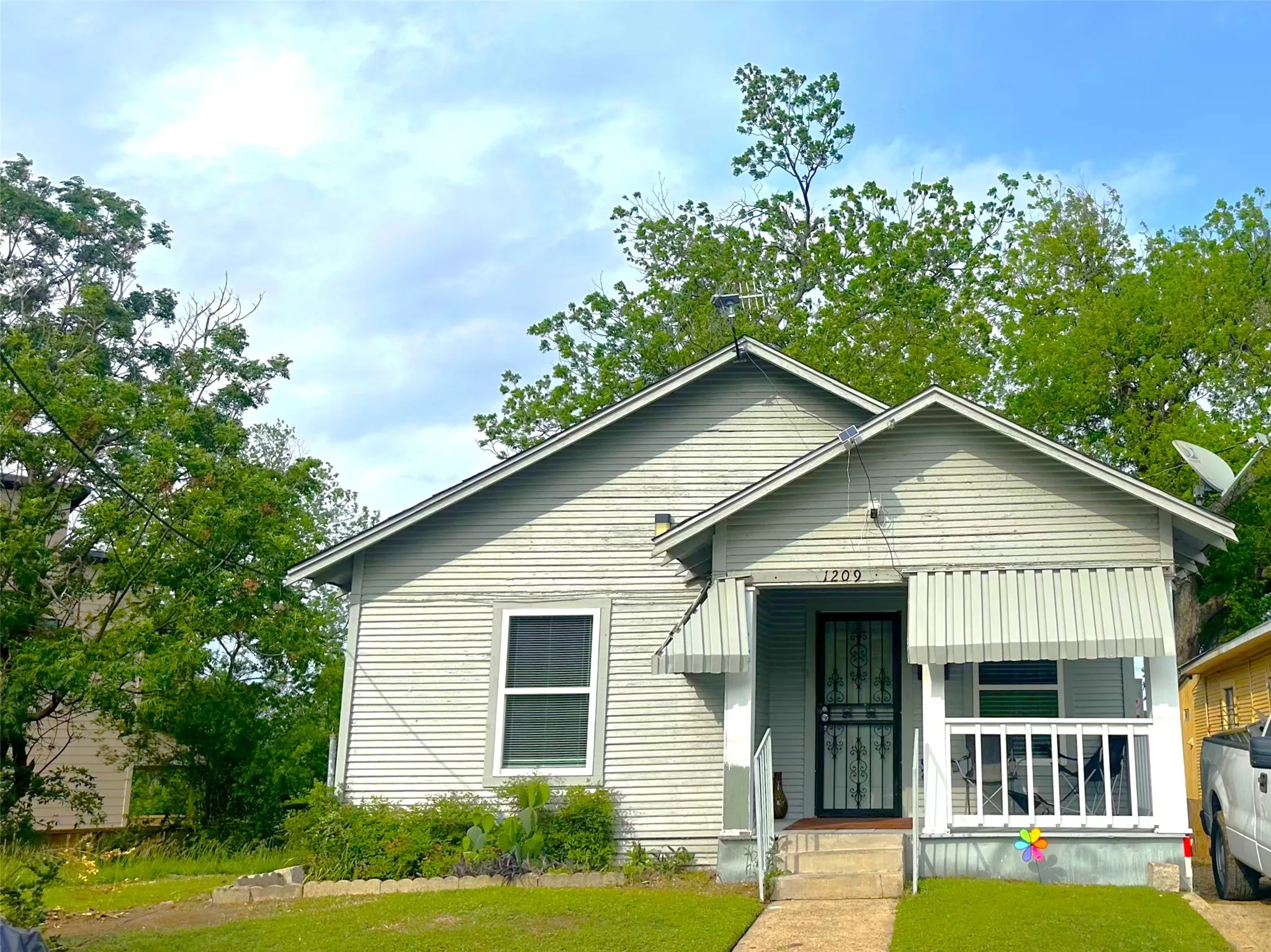 Single Family Residence For Rent