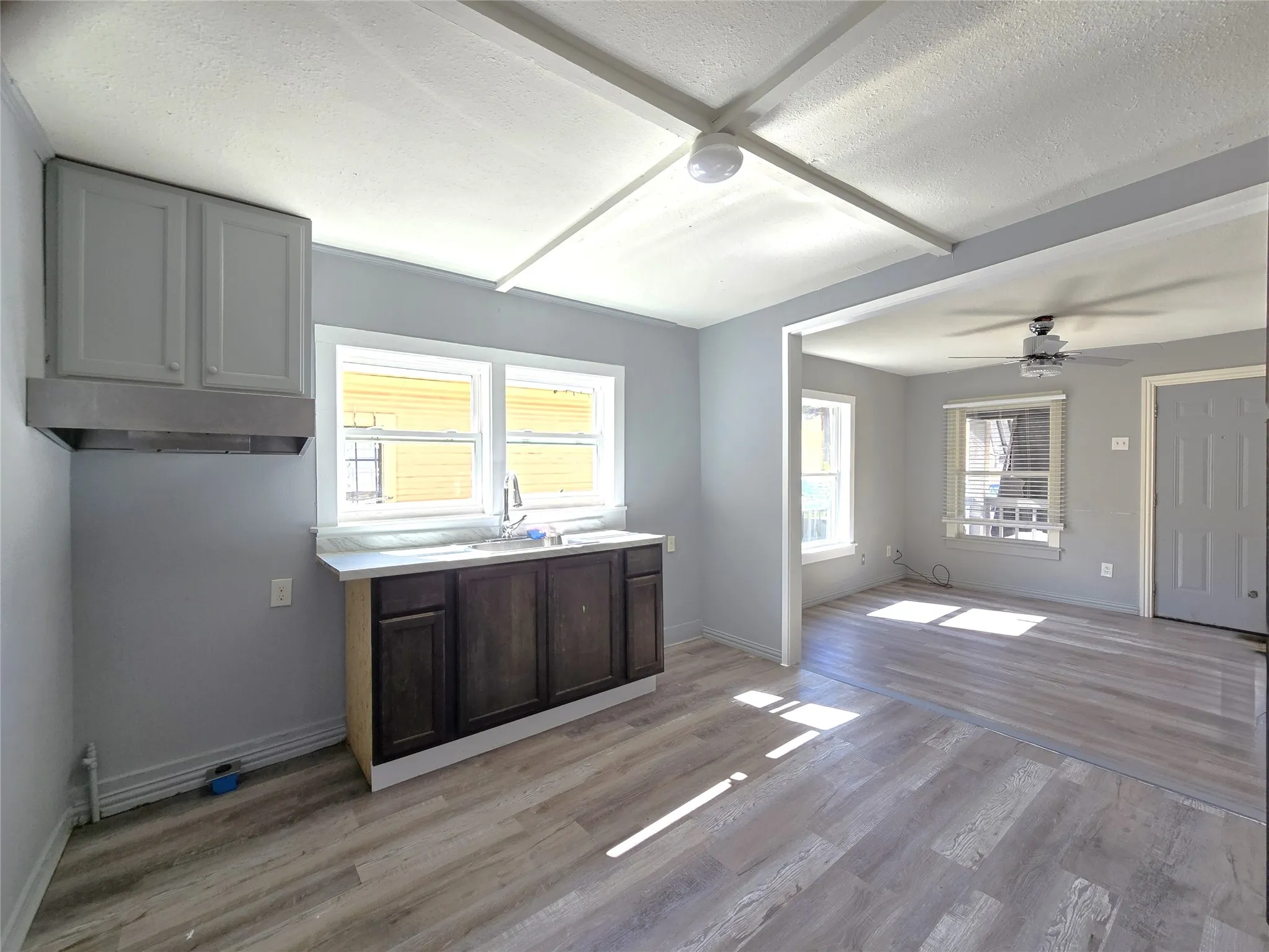 Single Family Residence For Rent in Dallas County , 1209 Hutchins Avenue, Dallas, Texas 75203, 3 Bedroom, 1 Bathroom, Garage spaces, 704 Sqft, built in 1945, mls#21391334, Real Estate Agent in Dallas, Homes For Rent in Dallas county, Homes For Rent in Dallas, Realtor in Dallas Texas, Real Estate Brokerage Independent Realty Texas, Luminita Cordes Realtor