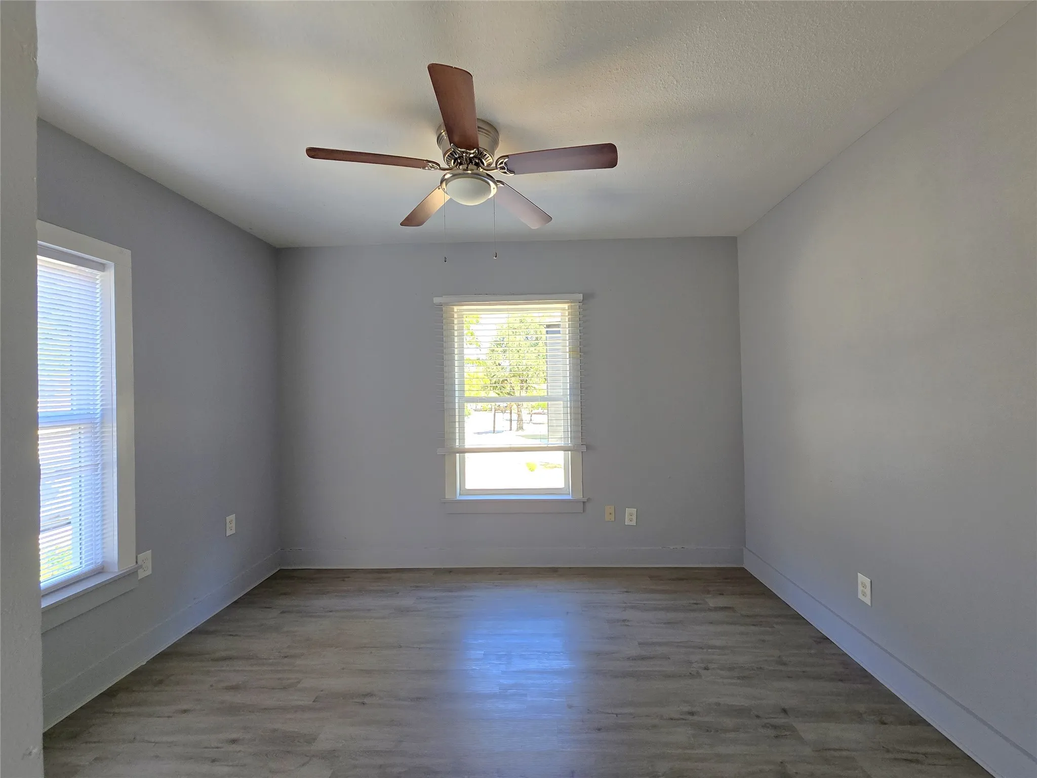 Single Family Residence For Rent in Dallas County , 1209 Hutchins Avenue, Dallas, Texas 75203, 3 Bedroom, 1 Bathroom, Garage spaces, 704 Sqft, built in 1945, mls#21391334, Real Estate Agent in Dallas, Homes For Rent in Dallas county, Homes For Rent in Dallas, Realtor in Dallas Texas, Real Estate Brokerage Independent Realty Texas, Luminita Cordes Realtor