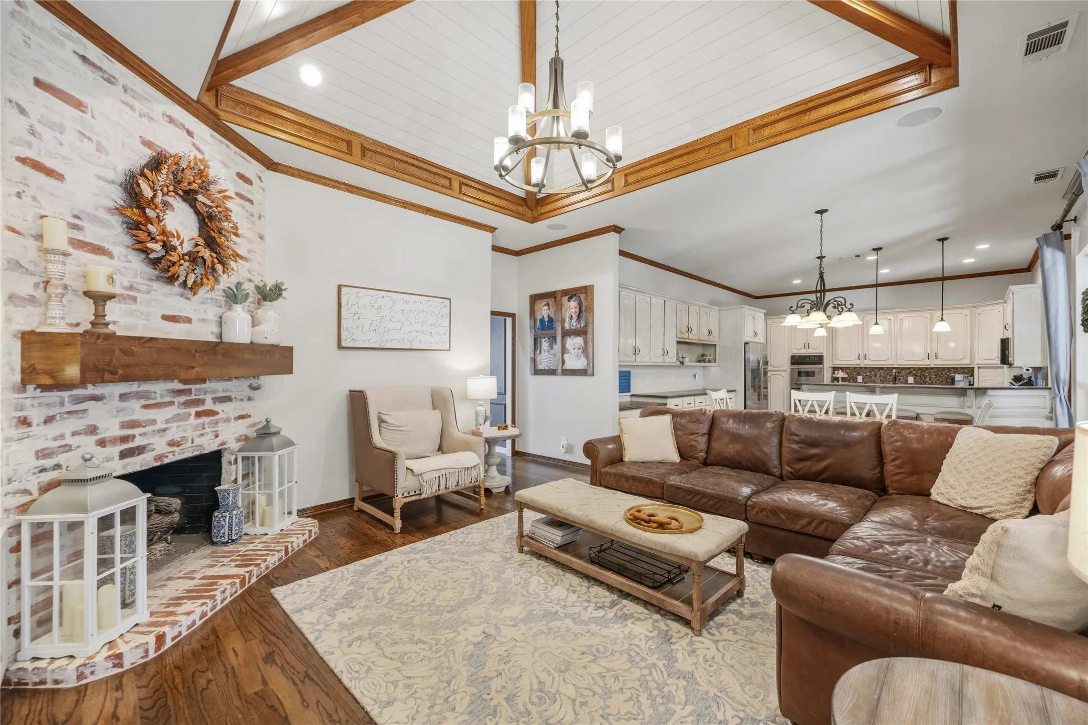 Single Family Residence For Sale in Dallas County , 305 Brock Street, Coppell, Texas 75019, 5 Bedroom, 3 Bathroom, 2 Garage spaces, 3,621 Sqft, built in 1992, mls#21391183, Real Estate Agent in Coppell, Homes For Sale in Dallas county, Homes For Sale in Coppell, Realtor in Coppell Texas, Real Estate Brokerage Independent Realty Texas, Luminita Cordes Realtor
