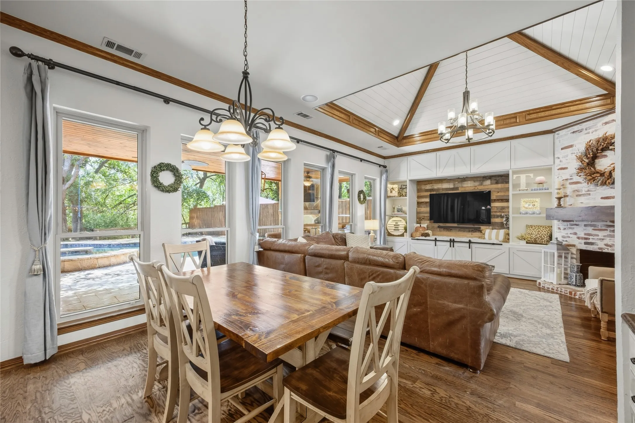 Single Family Residence For Sale in Dallas County , 305 Brock Street, Coppell, Texas 75019, 5 Bedroom, 3 Bathroom, 2 Garage spaces, 3,621 Sqft, built in 1992, mls#21391183, Real Estate Agent in Coppell, Homes For Sale in Dallas county, Homes For Sale in Coppell, Realtor in Coppell Texas, Real Estate Brokerage Independent Realty Texas, Luminita Cordes Realtor